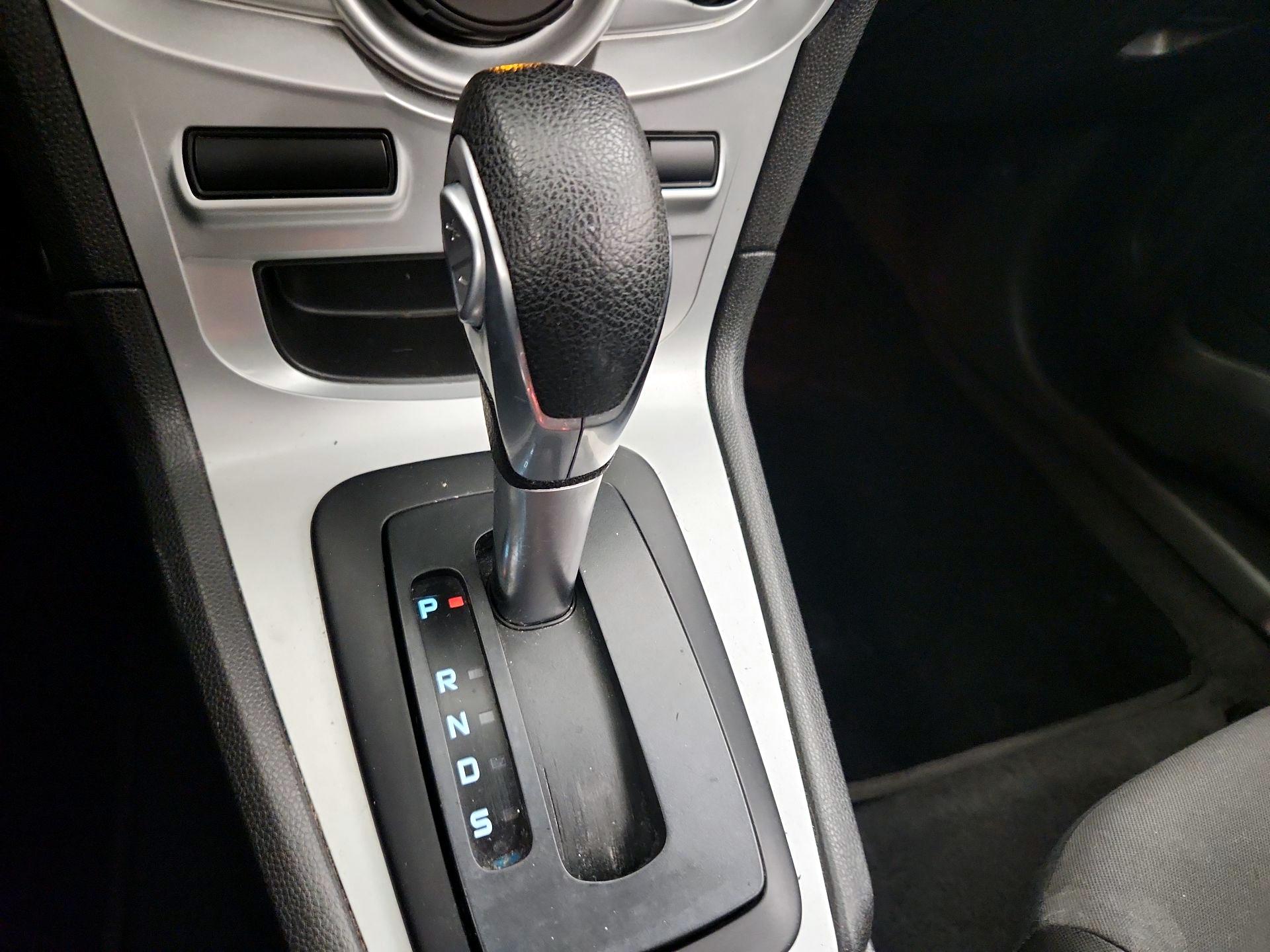 Thumbnail: 2016 Ford Fiesta - 16