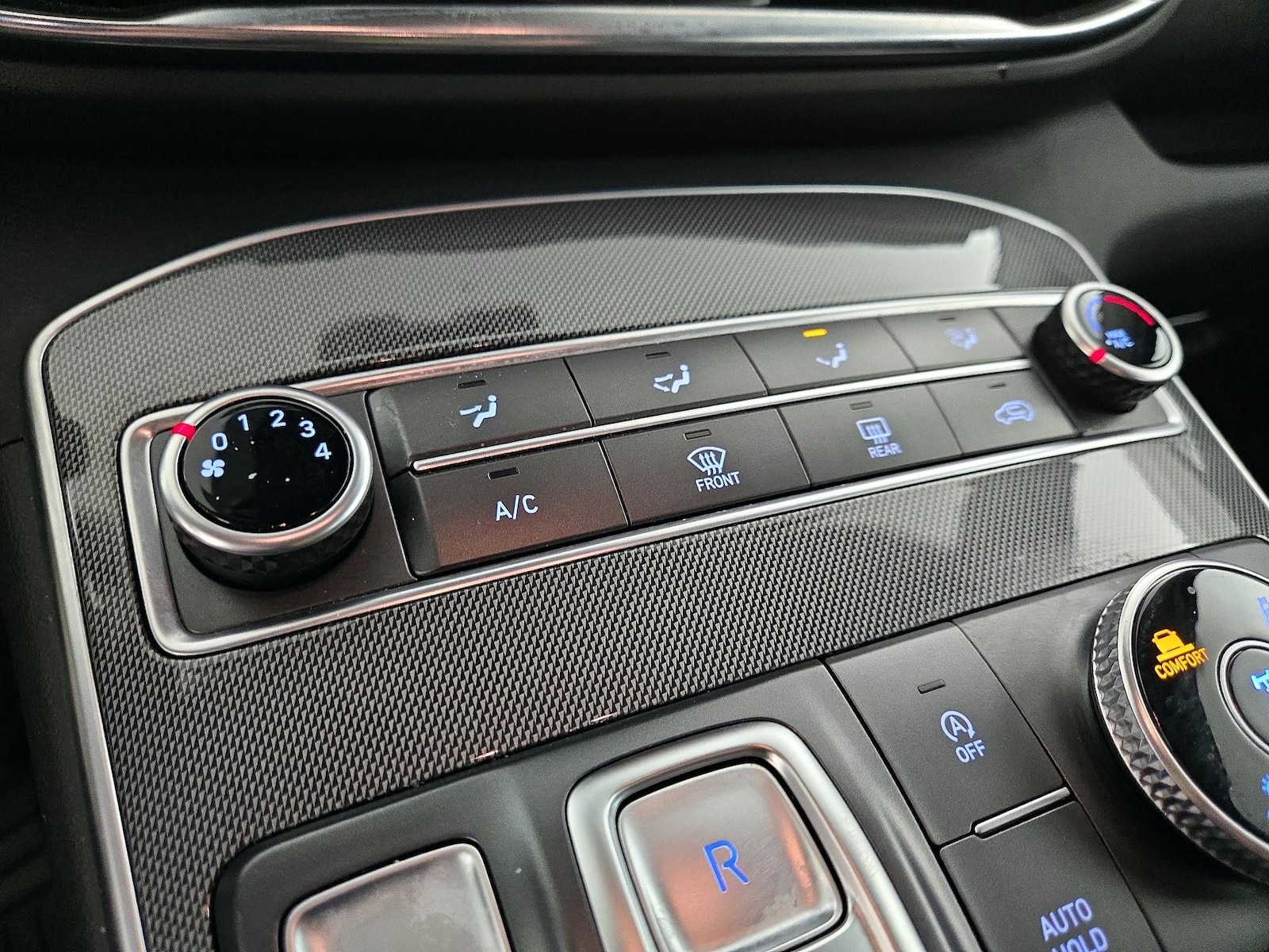 2023 Hyundai Santa Fe SE - Photo 17