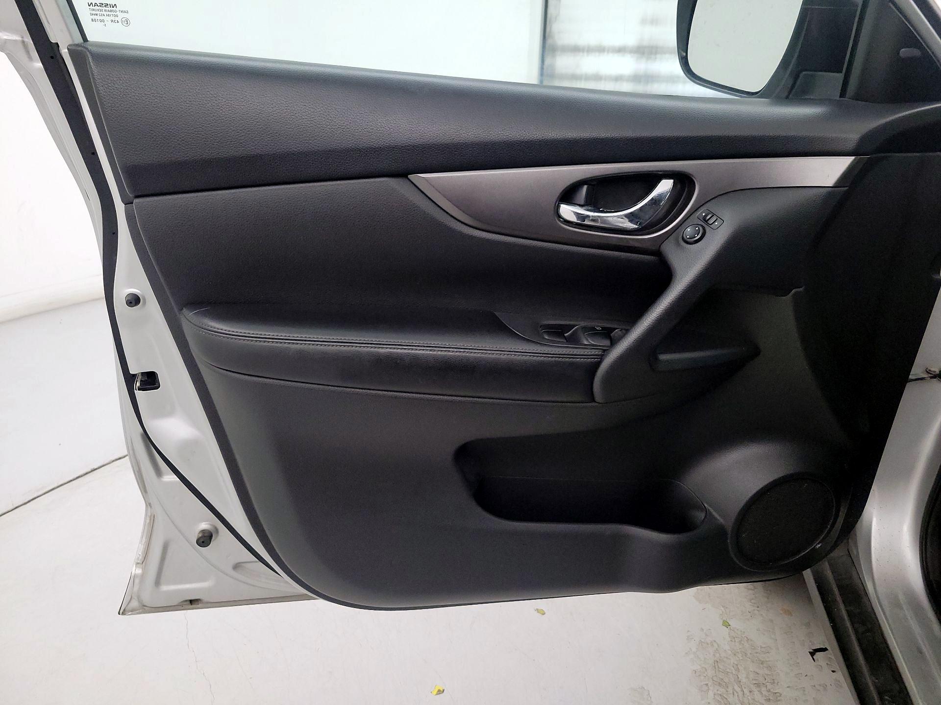 Thumbnail: 2016 Nissan Rogue - 12