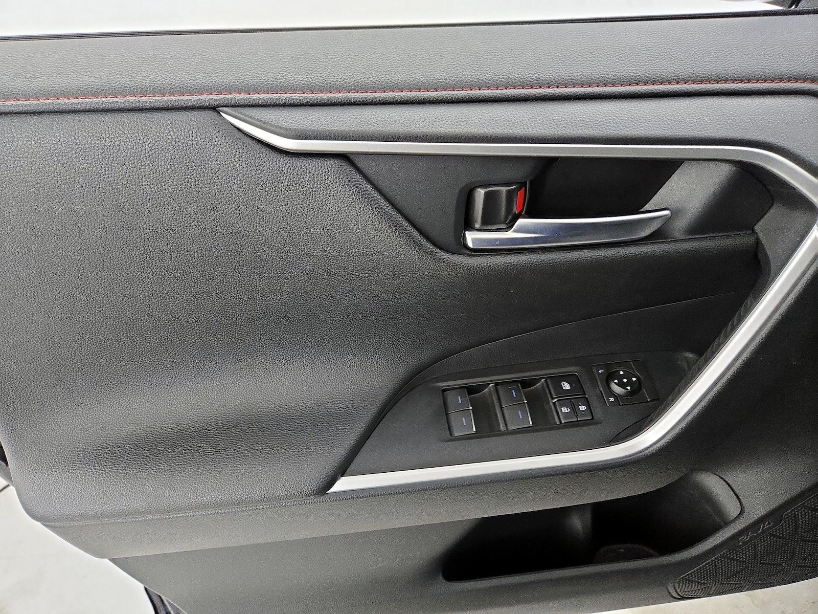 2023 Toyota RAV4 XSE - Photo 13