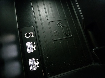 USB/AUX Ports