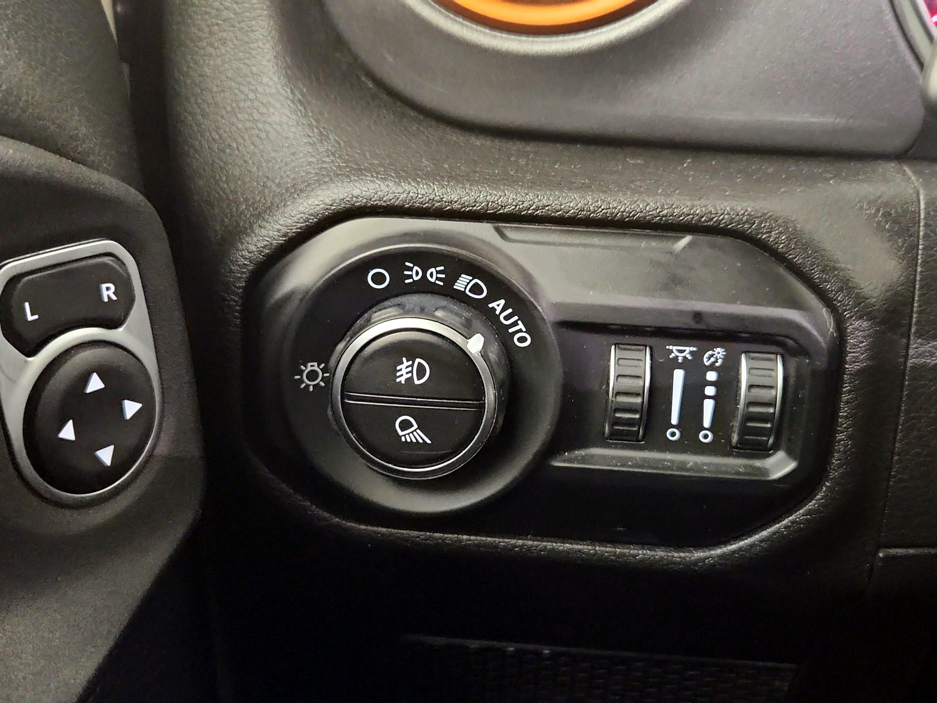 Thumbnail: 2020 Jeep Gladiator - 13