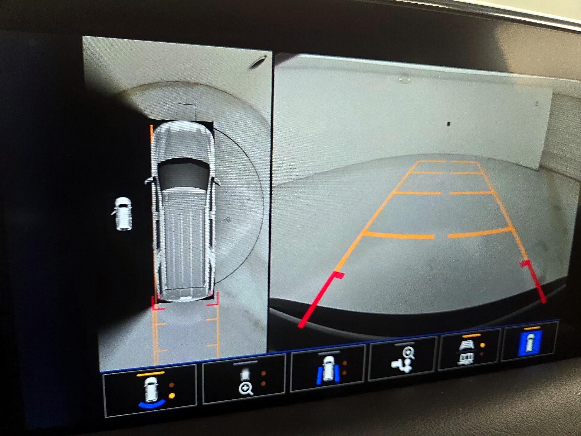 Thumbnail: 2022 Chevrolet Suburban - 14