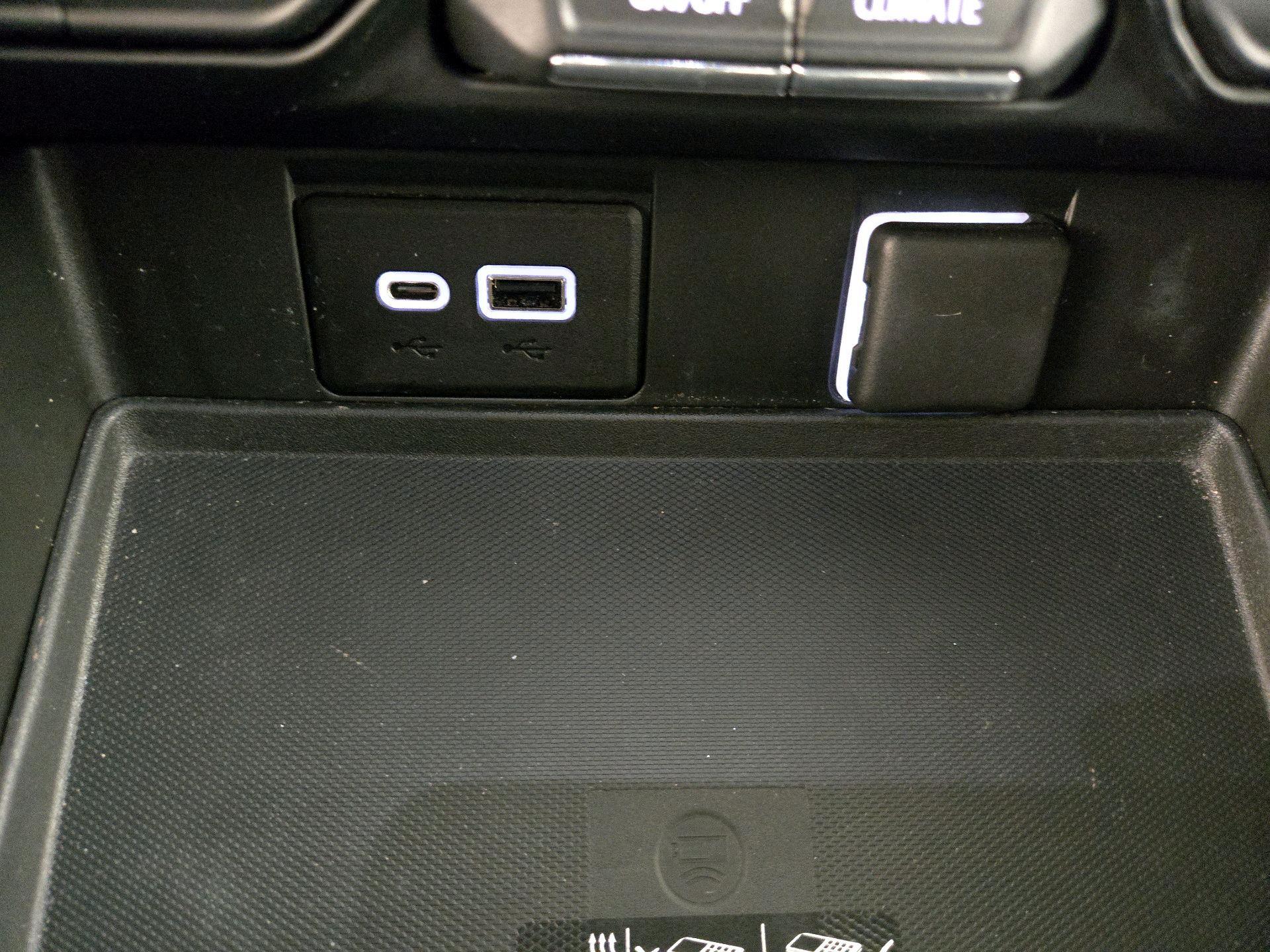 Thumbnail: 2022 Chevrolet Suburban - 18