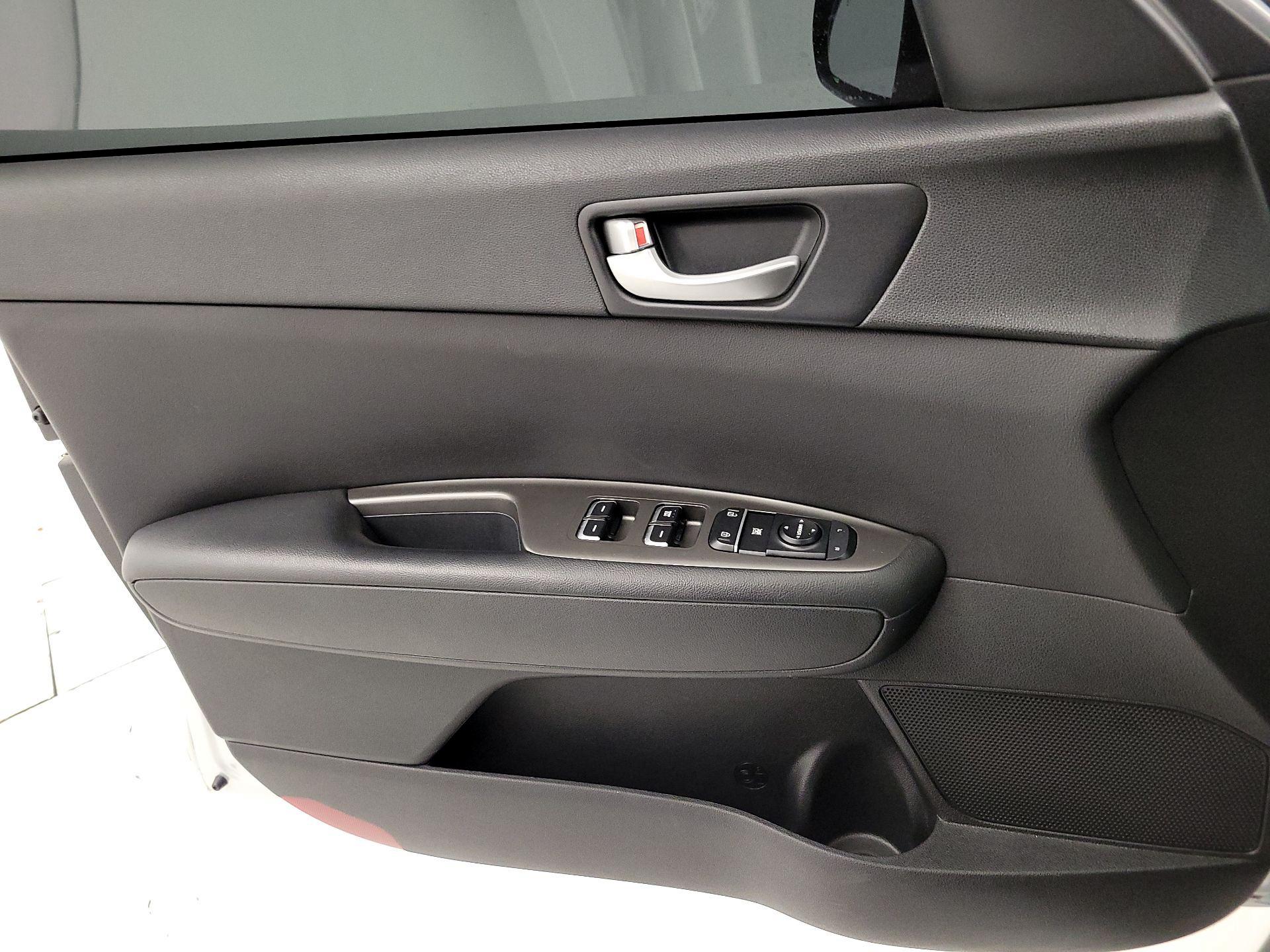 Thumbnail: 2020 Kia Optima - 12