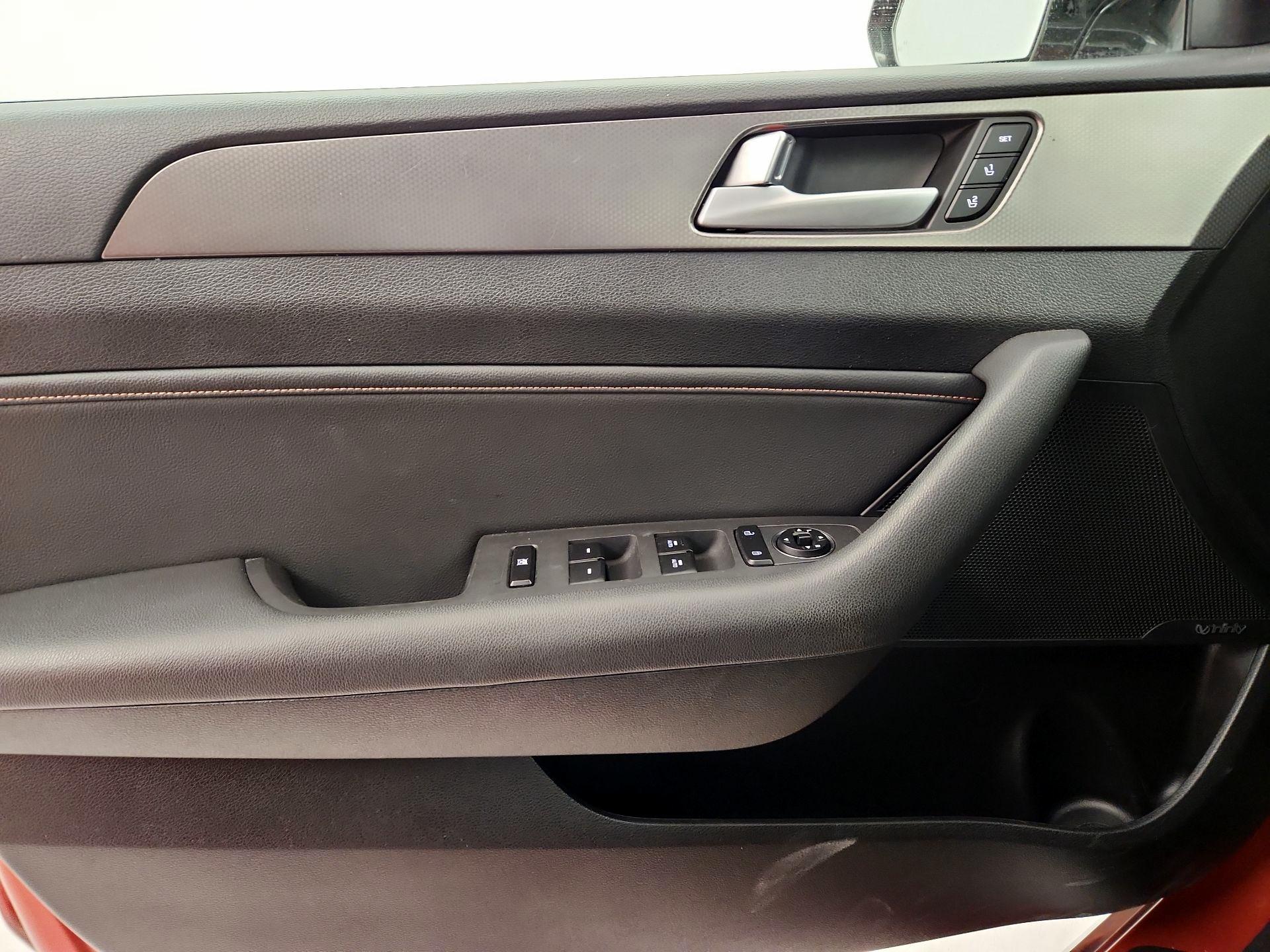 Thumbnail: 2015 Hyundai Sonata - 12
