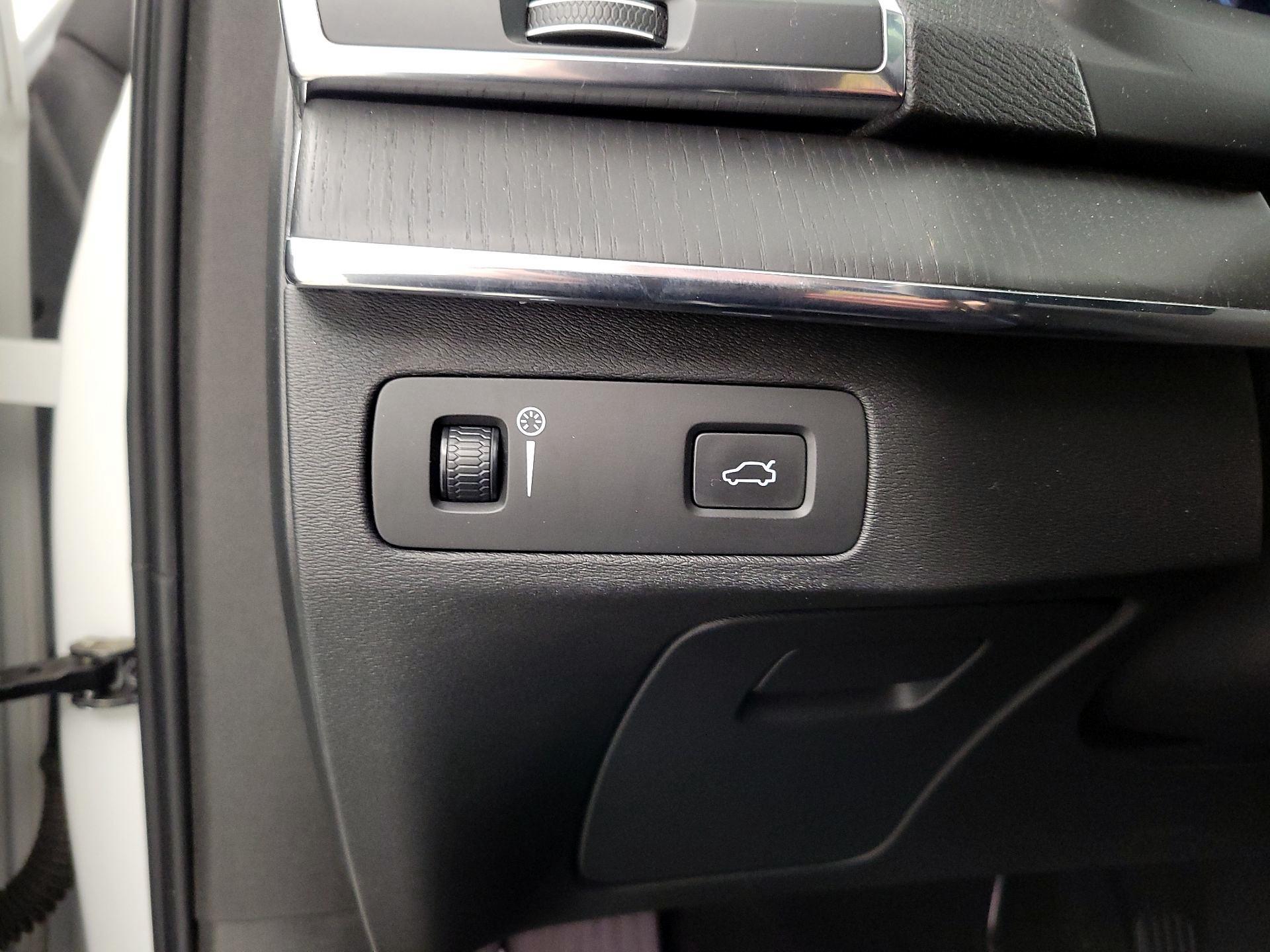 Thumbnail: 2020 Volvo XC90 - 13