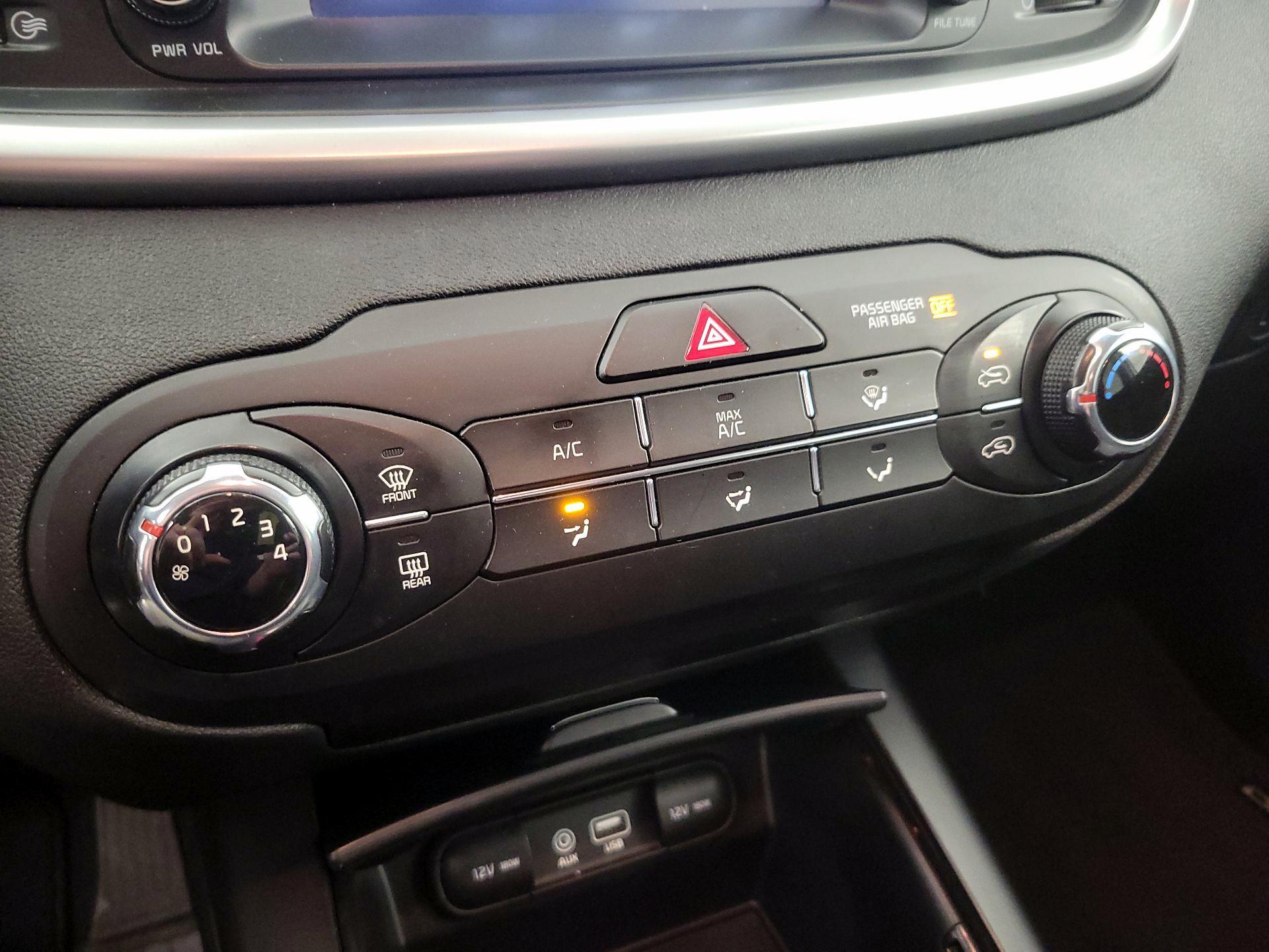 Thumbnail: 2019 Kia Sorento - 16