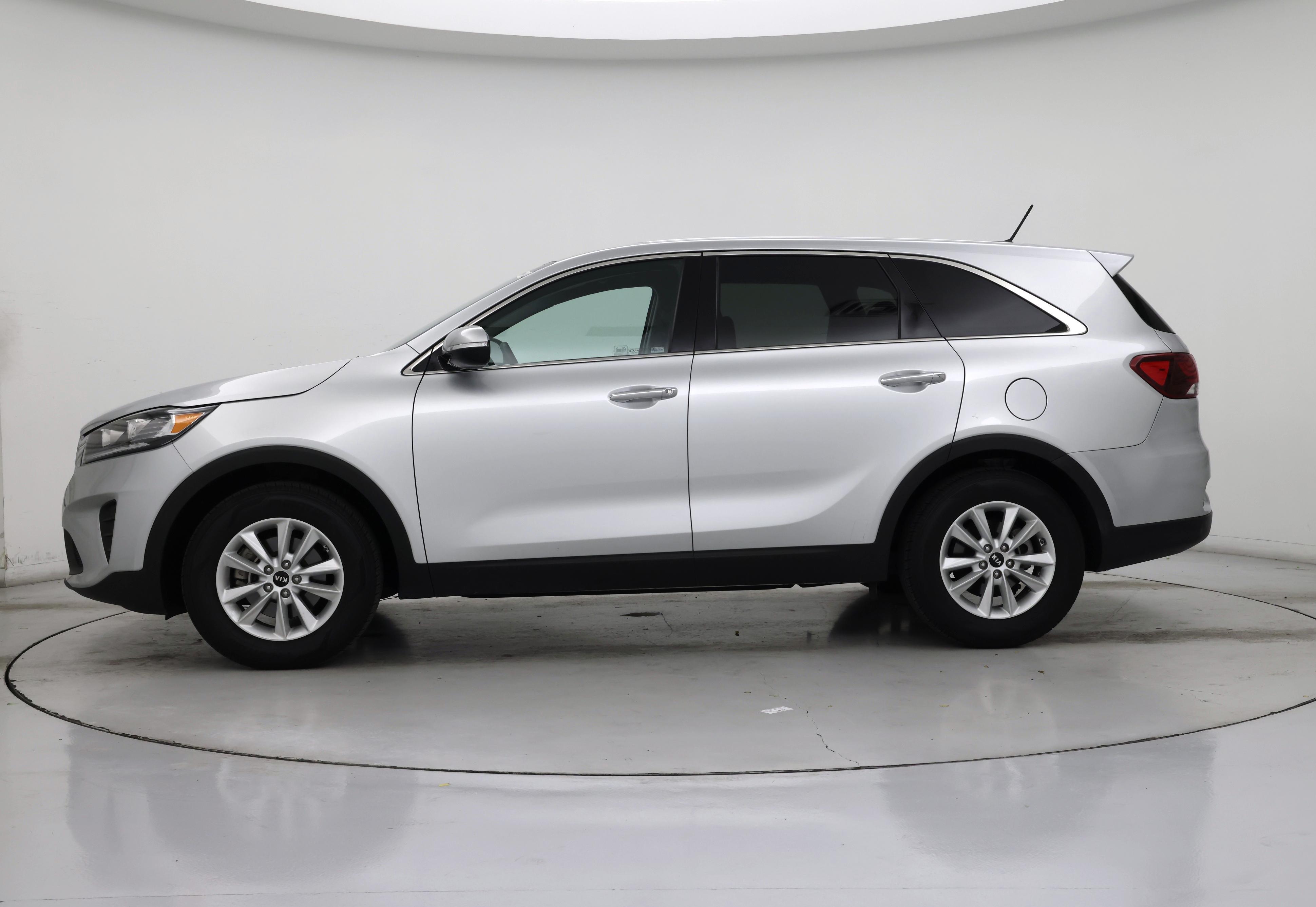 Thumbnail: 2019 Kia Sorento - 3