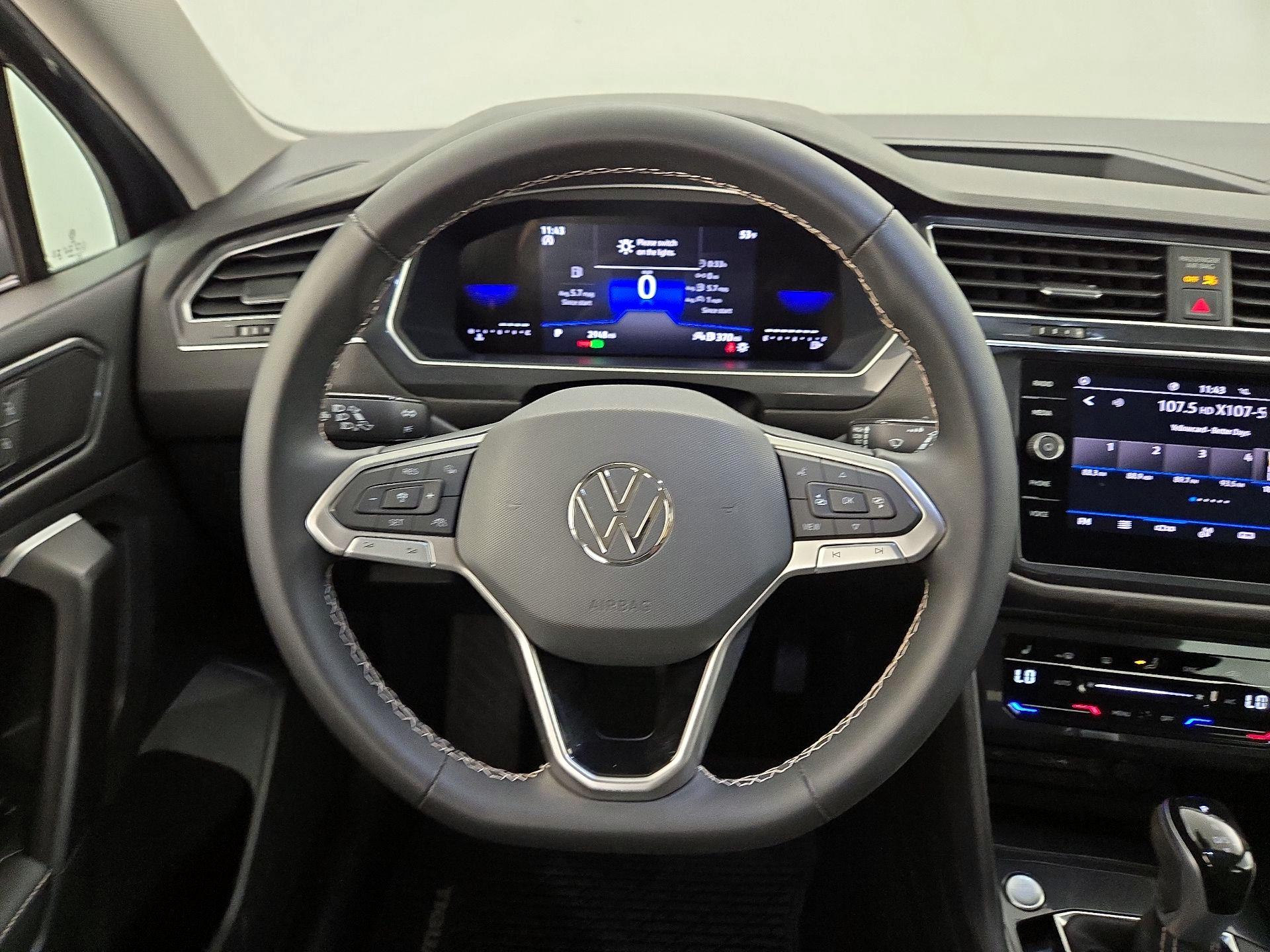 Thumbnail: 2023 Volkswagen Tiguan - 10