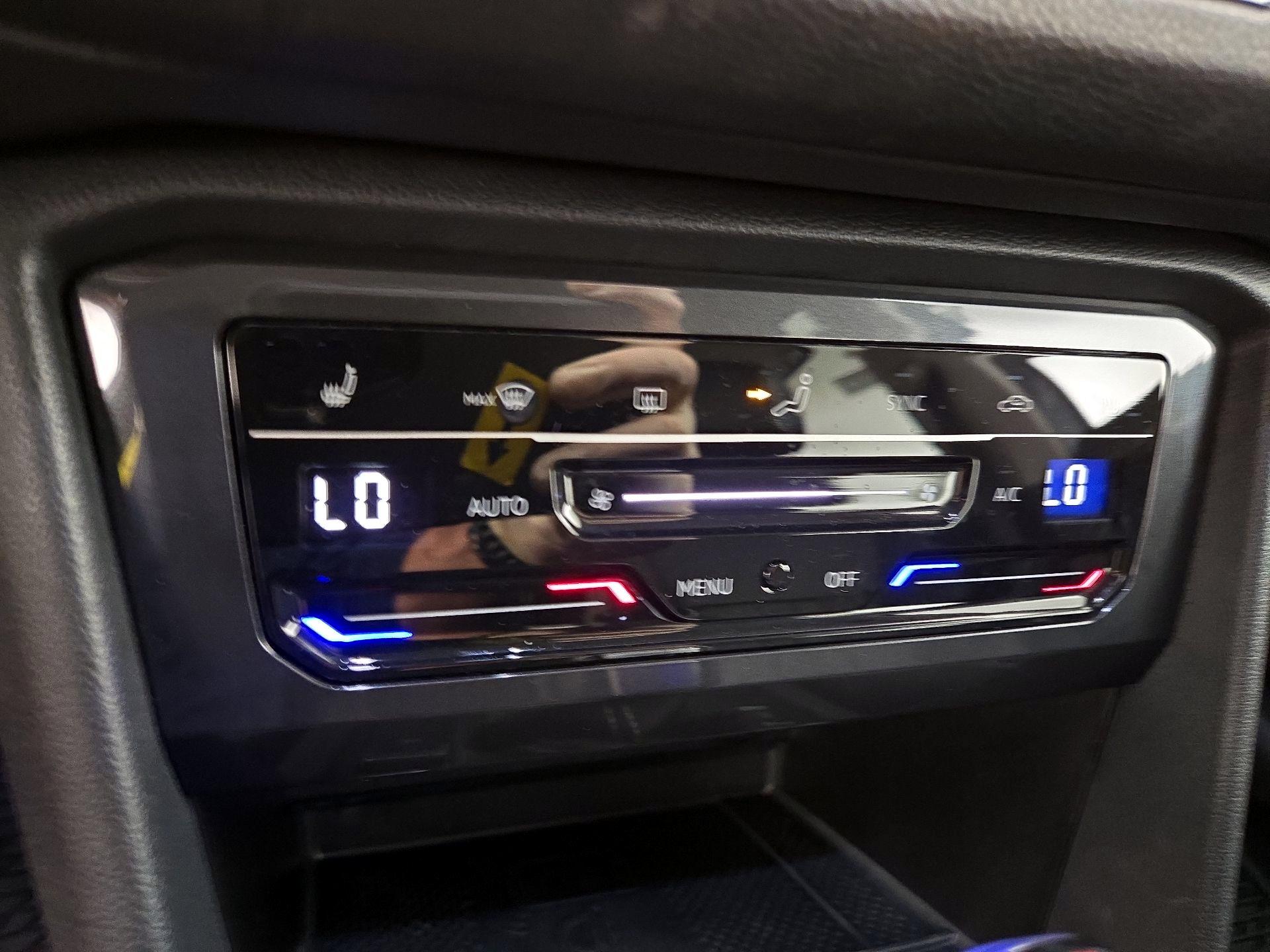 Thumbnail: 2023 Volkswagen Tiguan - 16