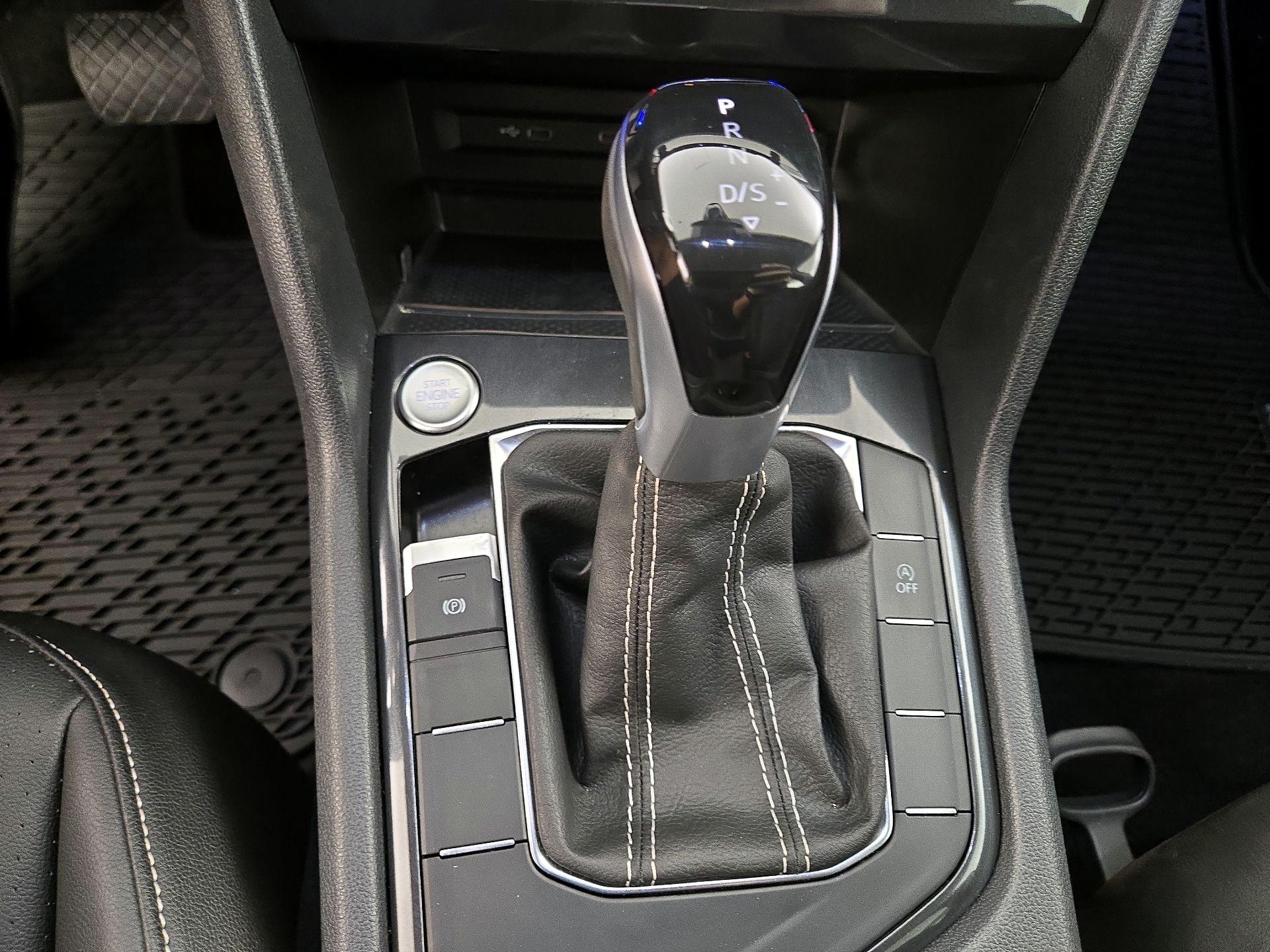 Thumbnail: 2023 Volkswagen Tiguan - 17