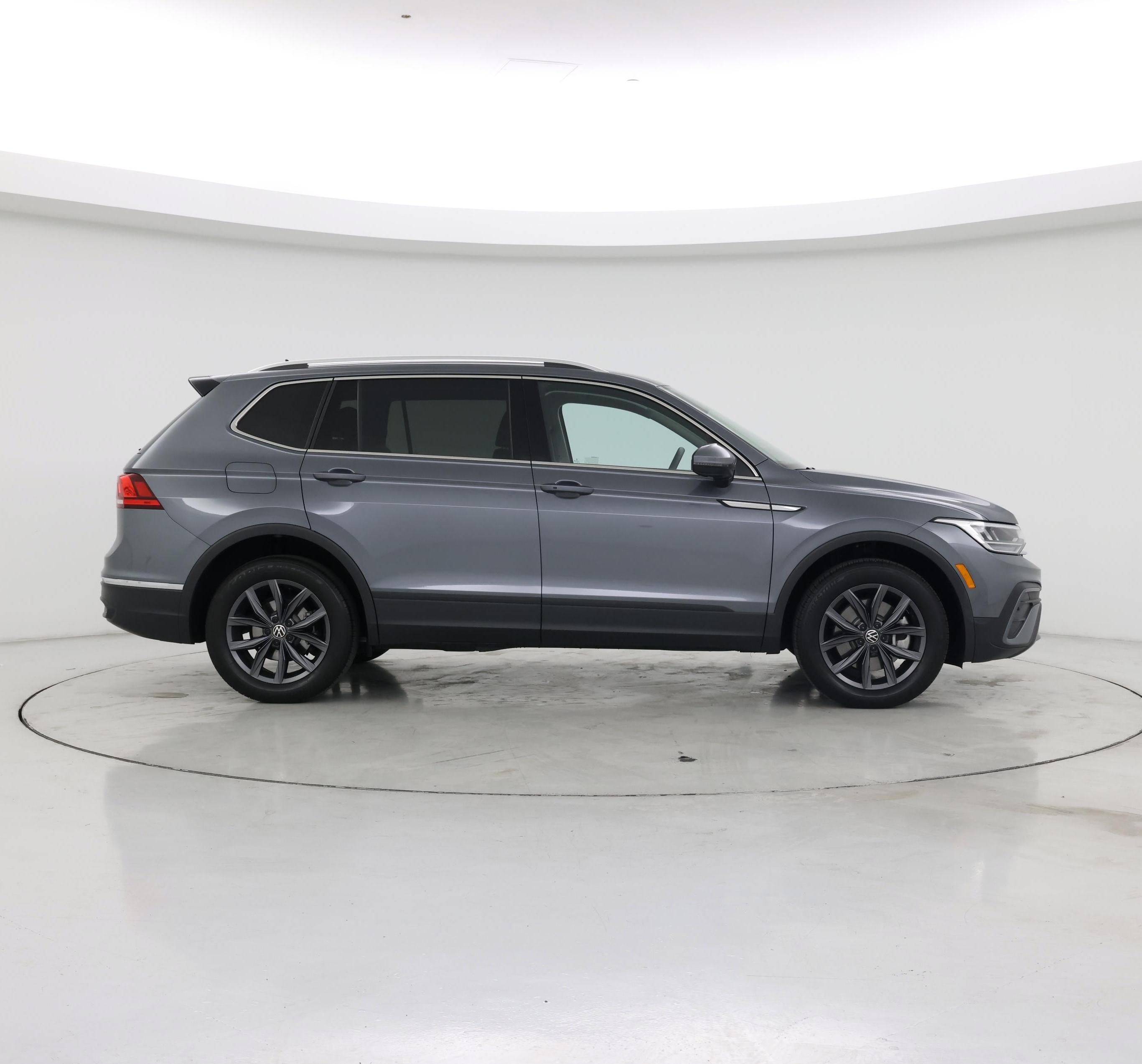 Thumbnail: 2023 Volkswagen Tiguan - 7