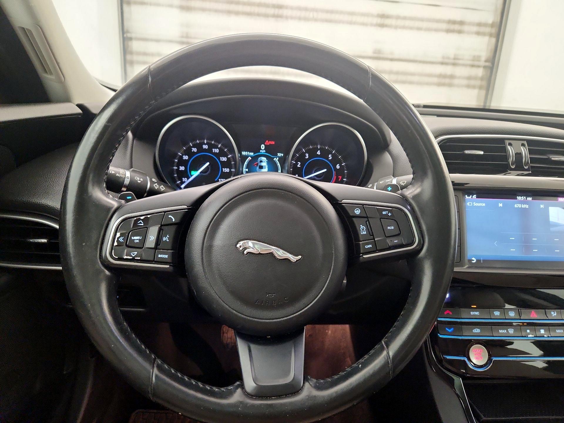Thumbnail: 2017 Jaguar XE - 10