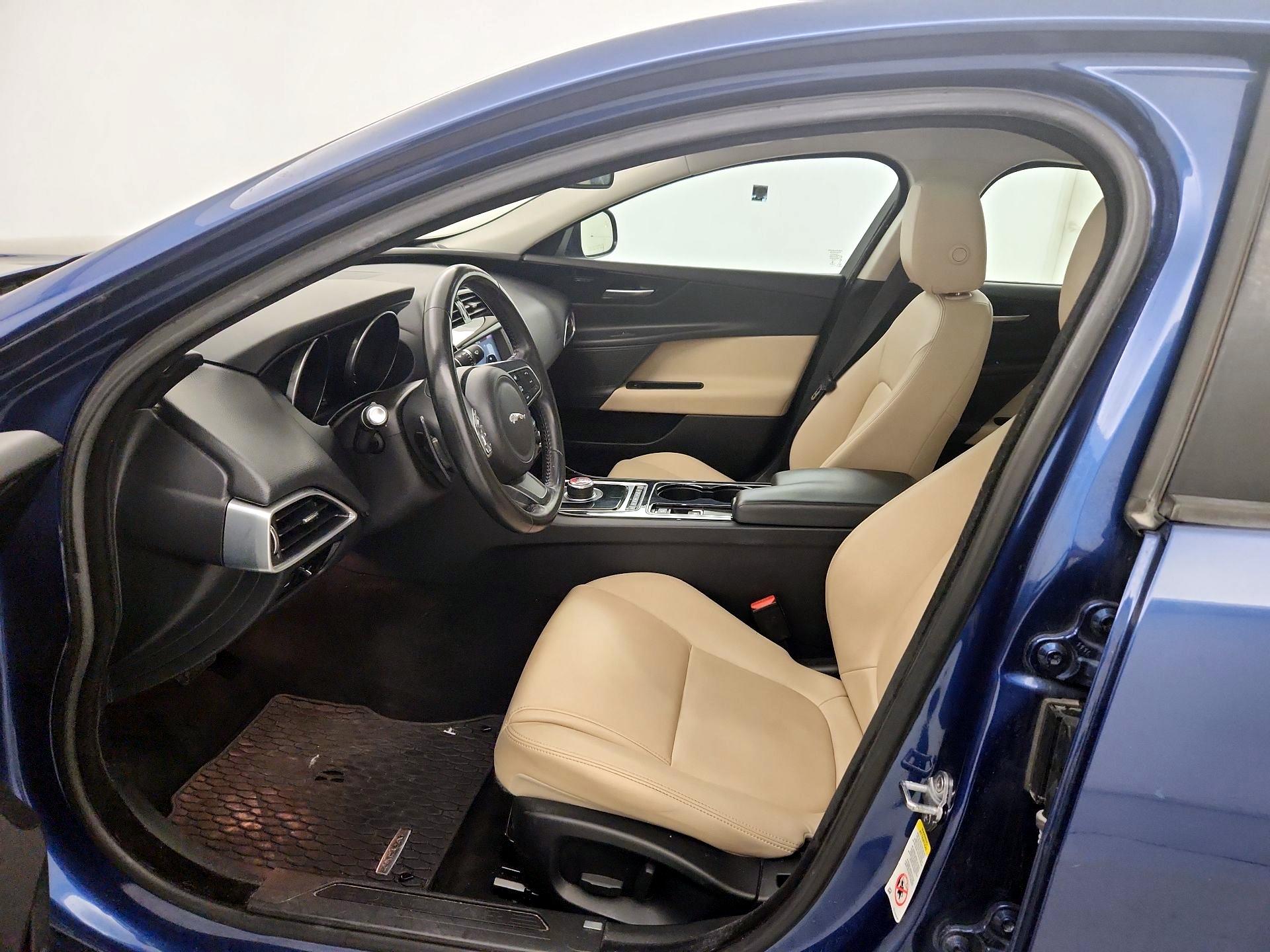 Thumbnail: 2017 Jaguar XE - 11