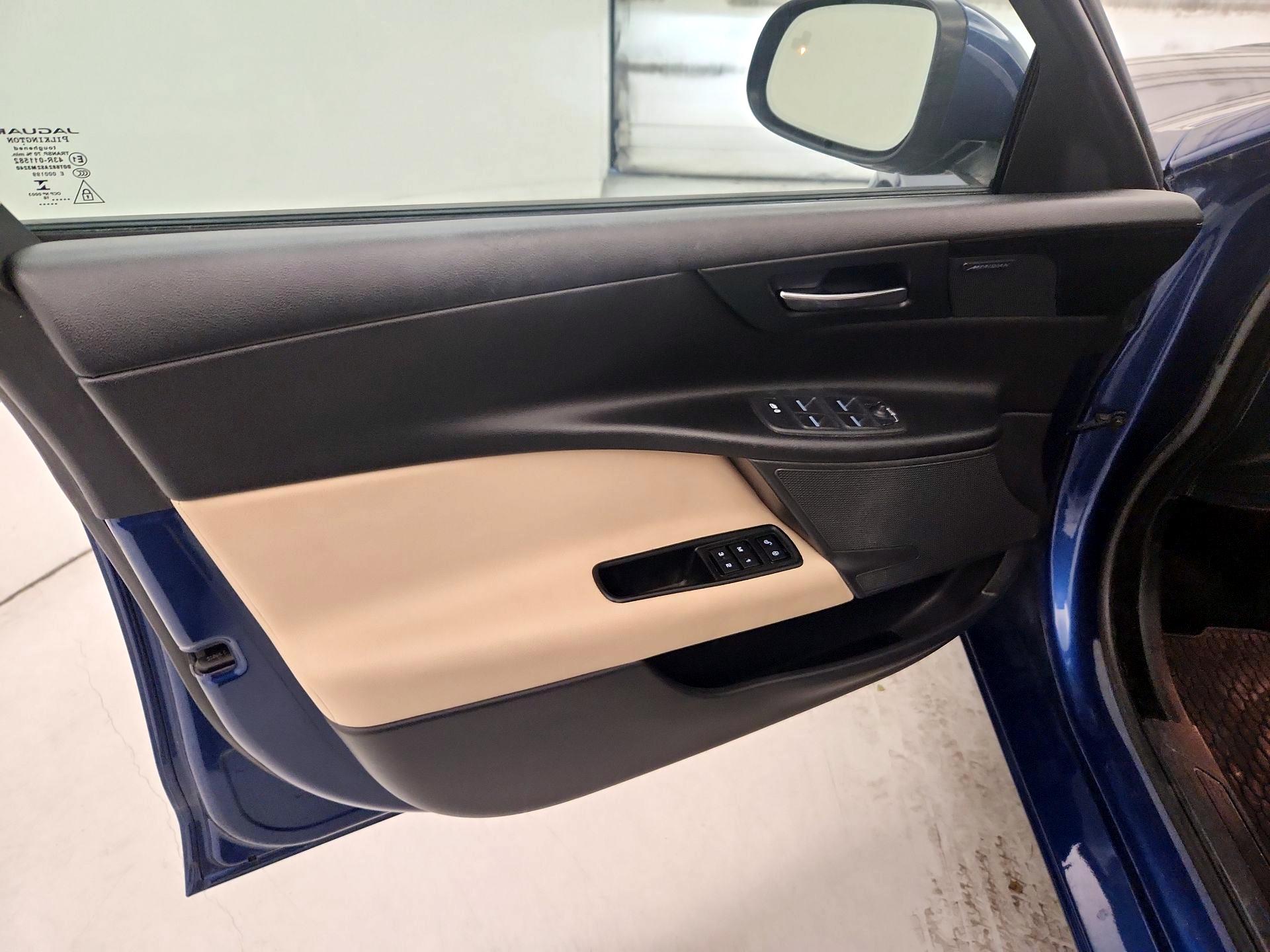 Thumbnail: 2017 Jaguar XE - 12