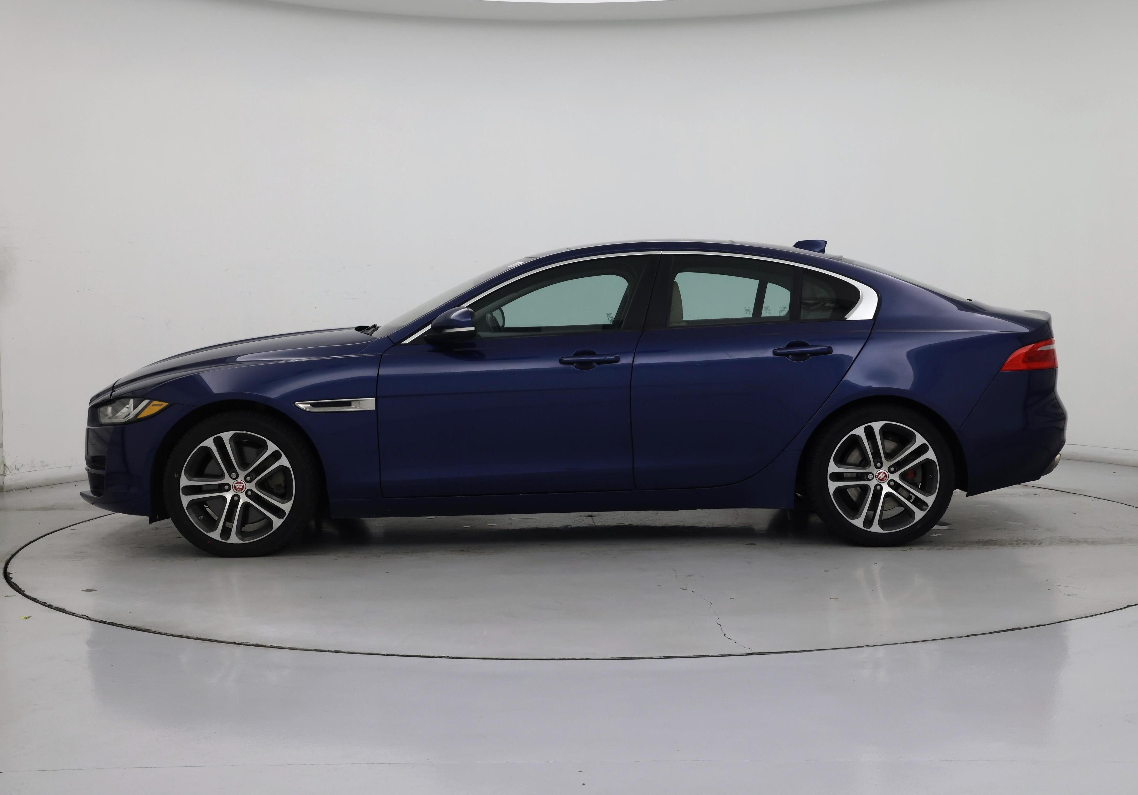Thumbnail: 2017 Jaguar XE - 3