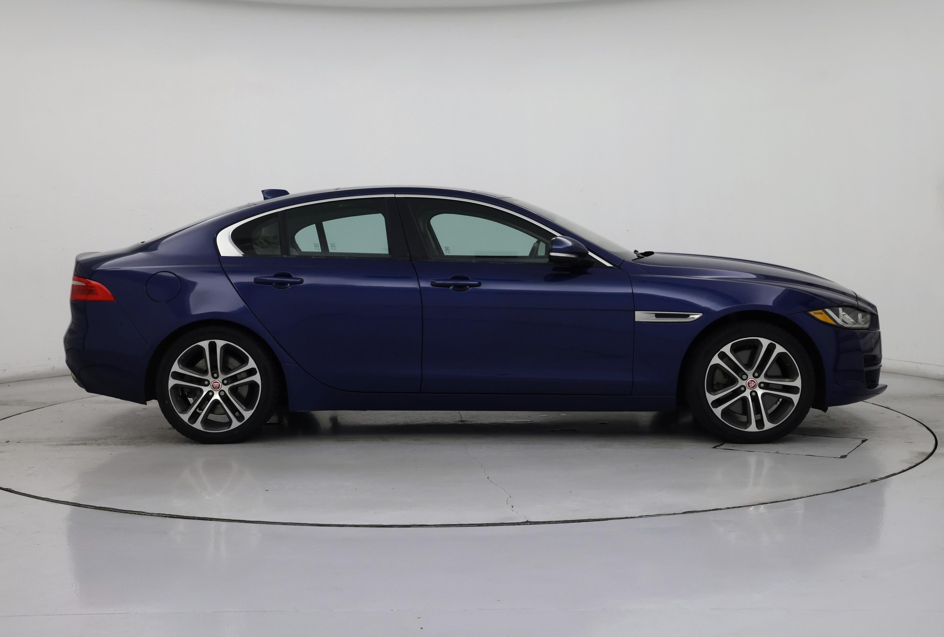 Thumbnail: 2017 Jaguar XE - 7