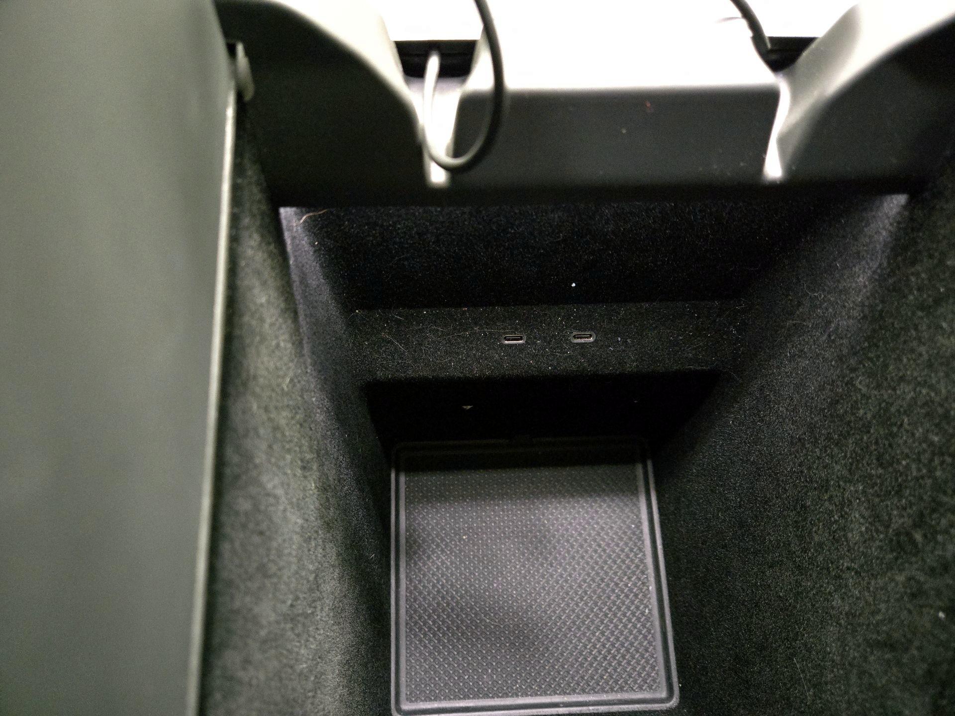 Thumbnail: 2023 Rivian R1S - 18