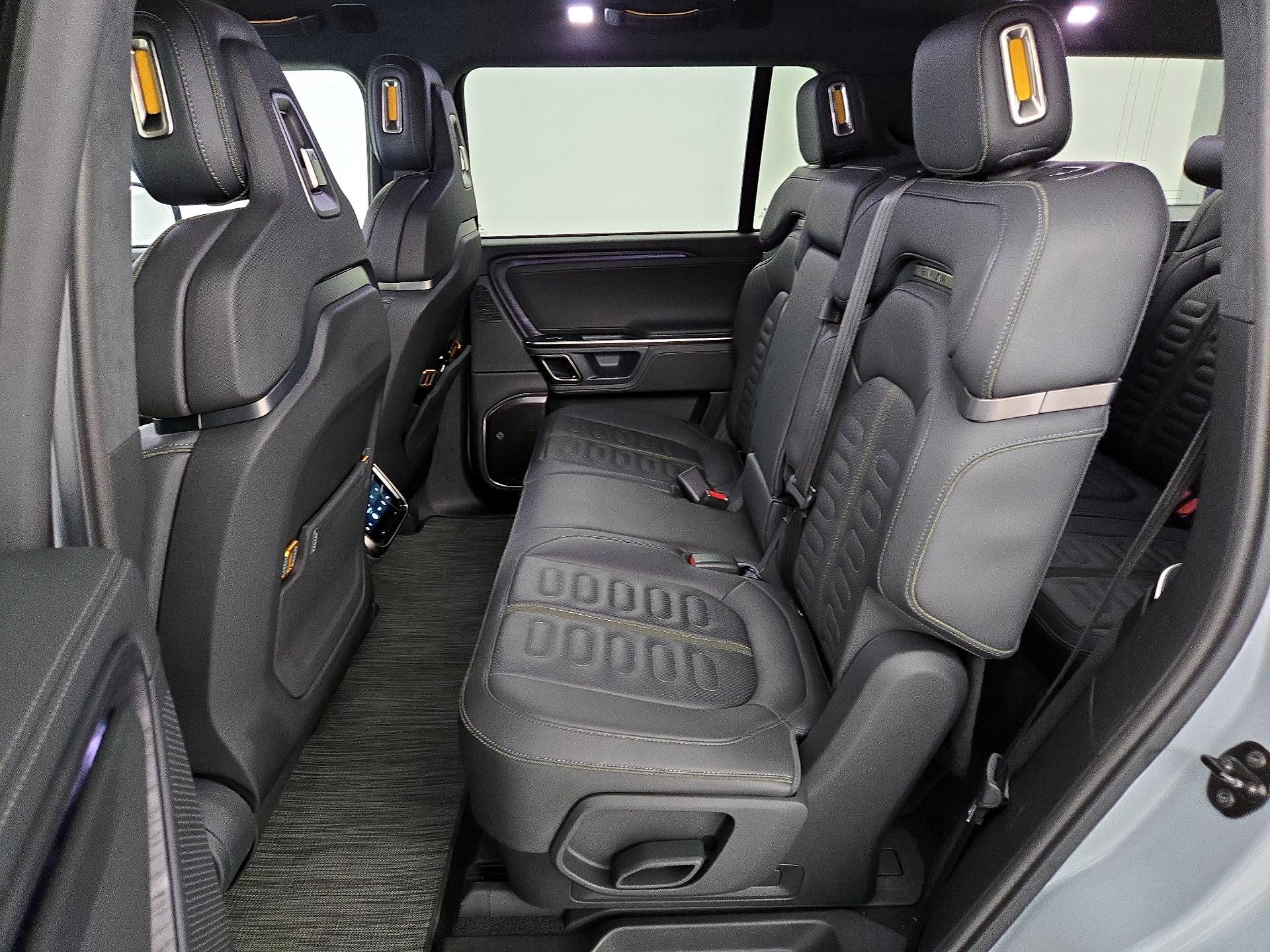 Thumbnail: 2023 Rivian R1S - 20