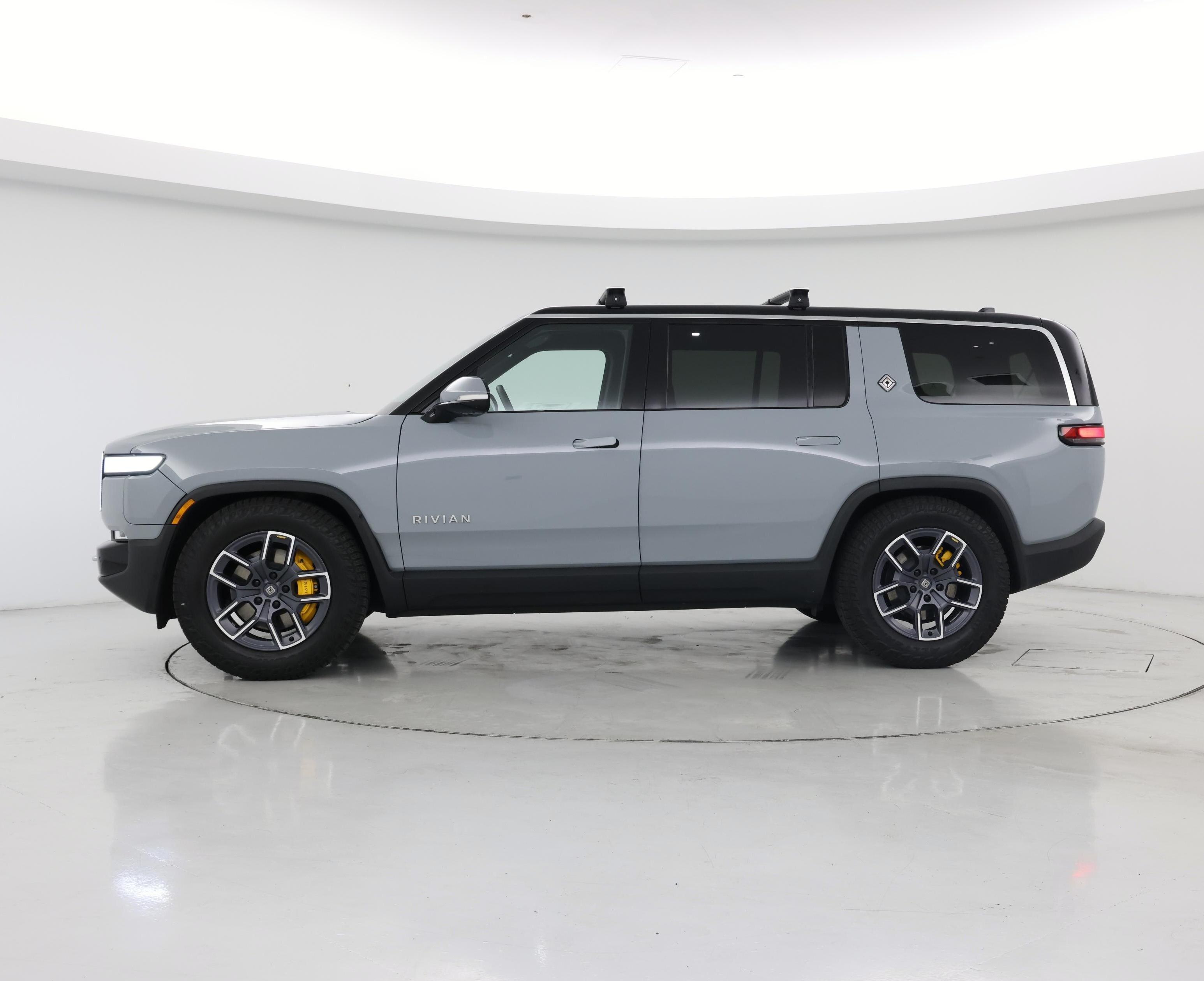 Thumbnail: 2023 Rivian R1S - 3