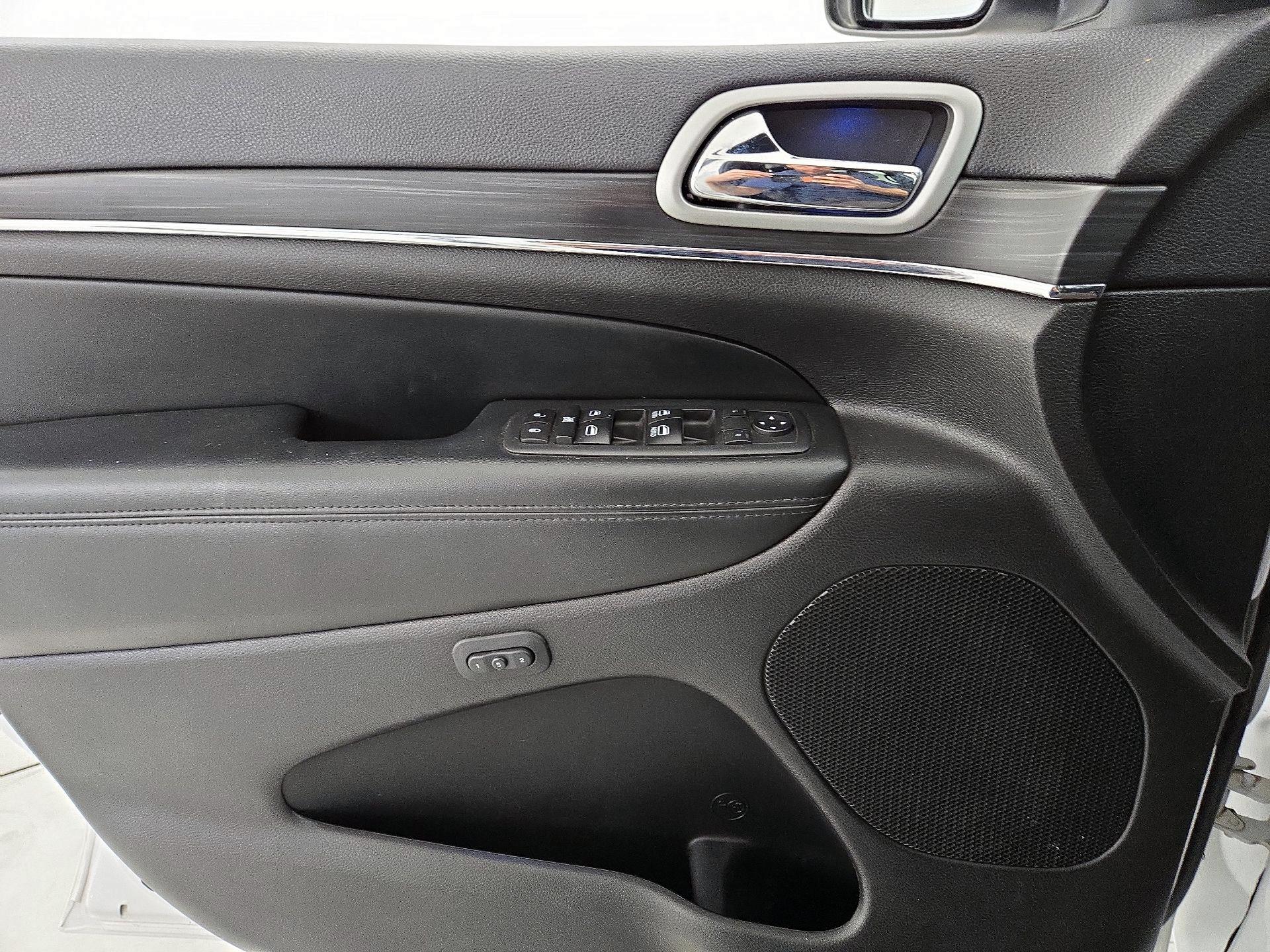 Thumbnail: 2020 Jeep Grand Cherokee - 12