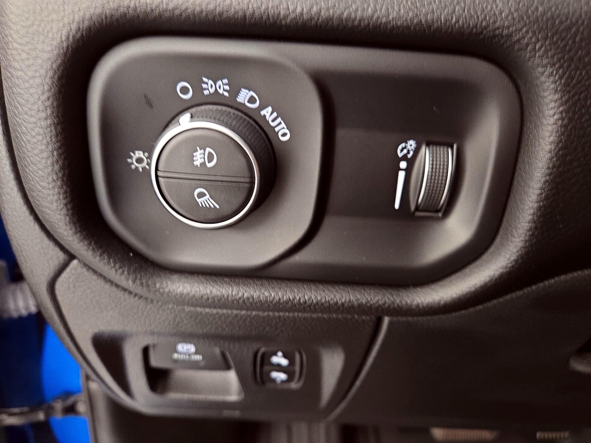 Thumbnail: 2025 RAM 1500 - 13