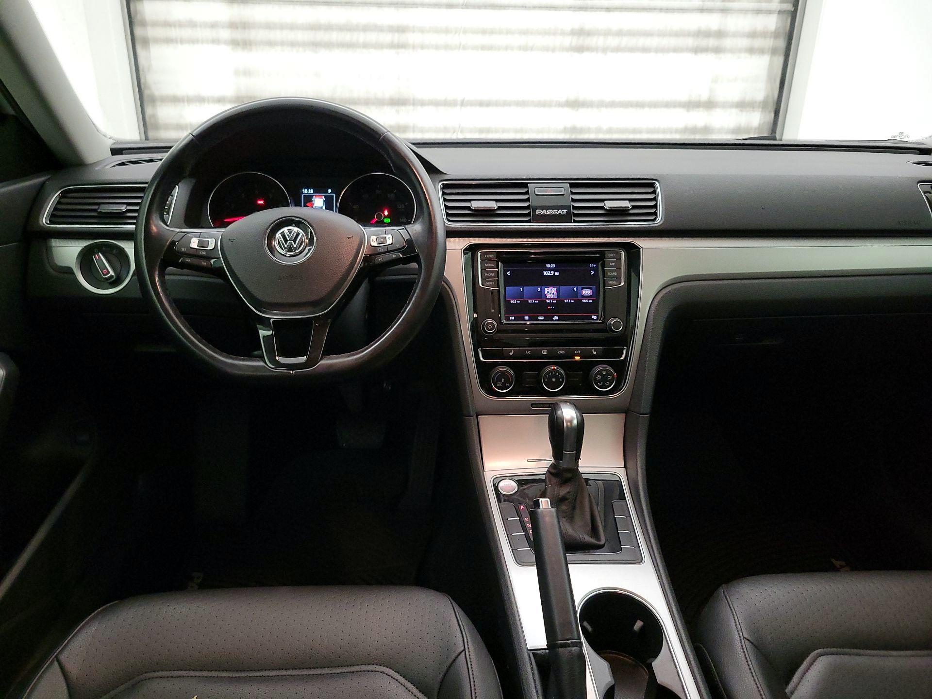 Thumbnail: 2019 Volkswagen Passat - 9