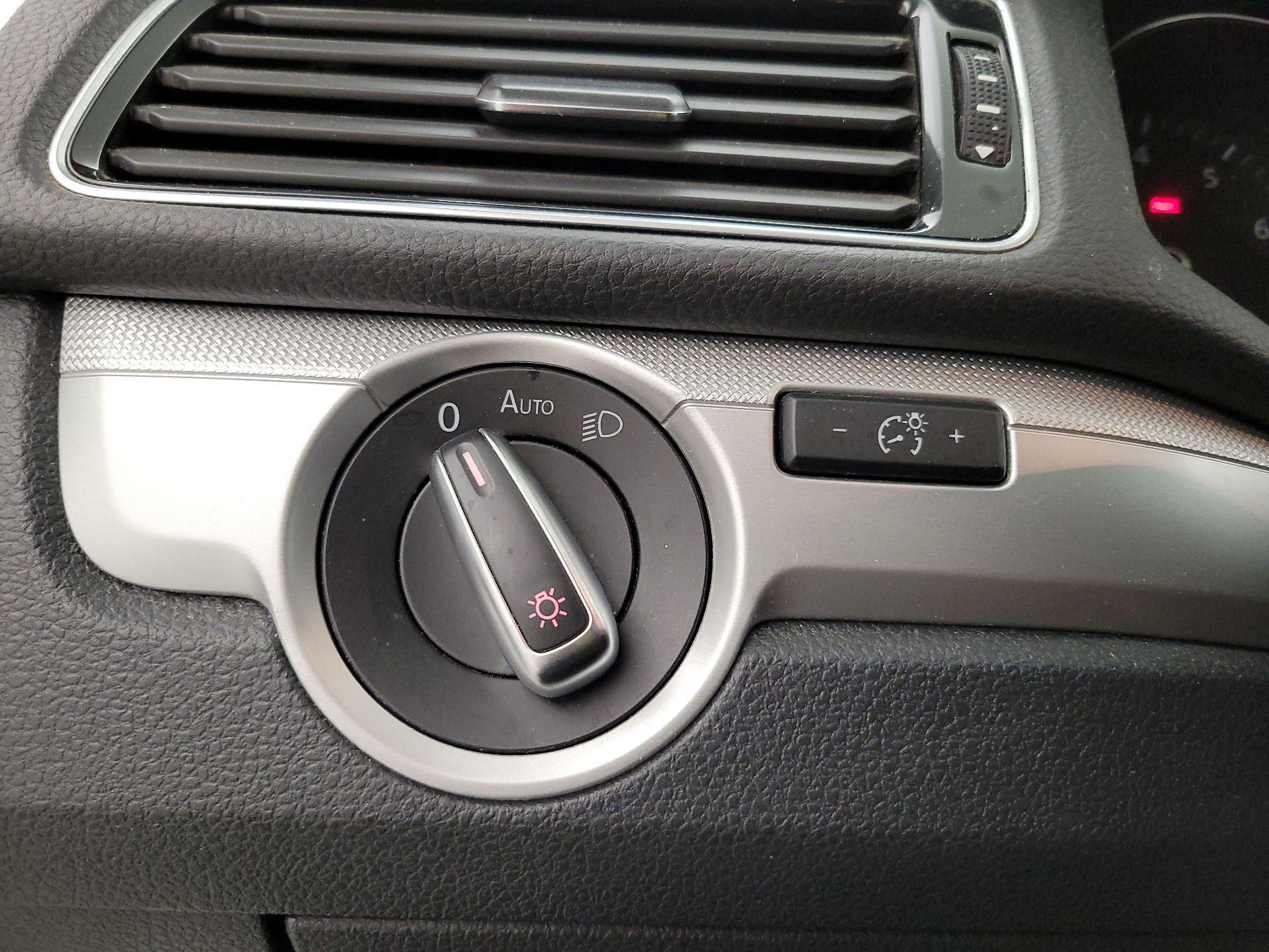 Thumbnail: 2019 Volkswagen Passat - 13