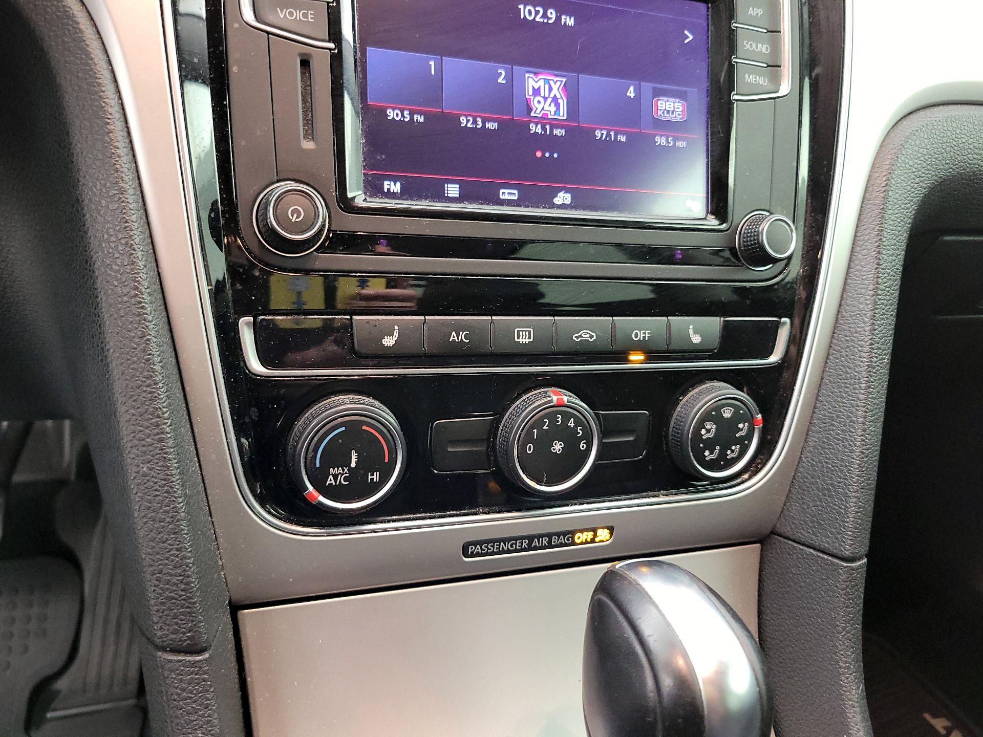 Thumbnail: 2019 Volkswagen Passat - 16