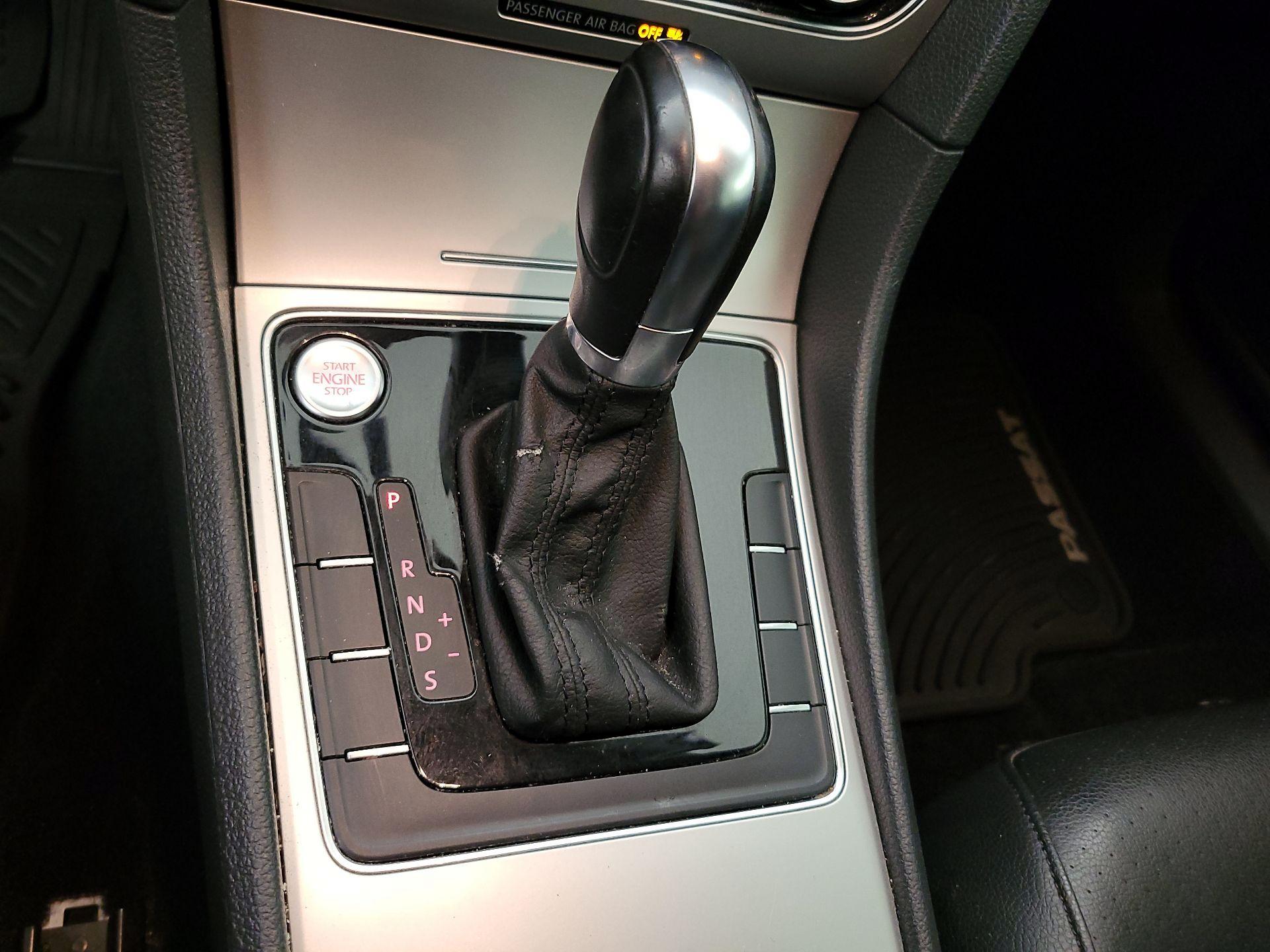 Thumbnail: 2019 Volkswagen Passat - 17