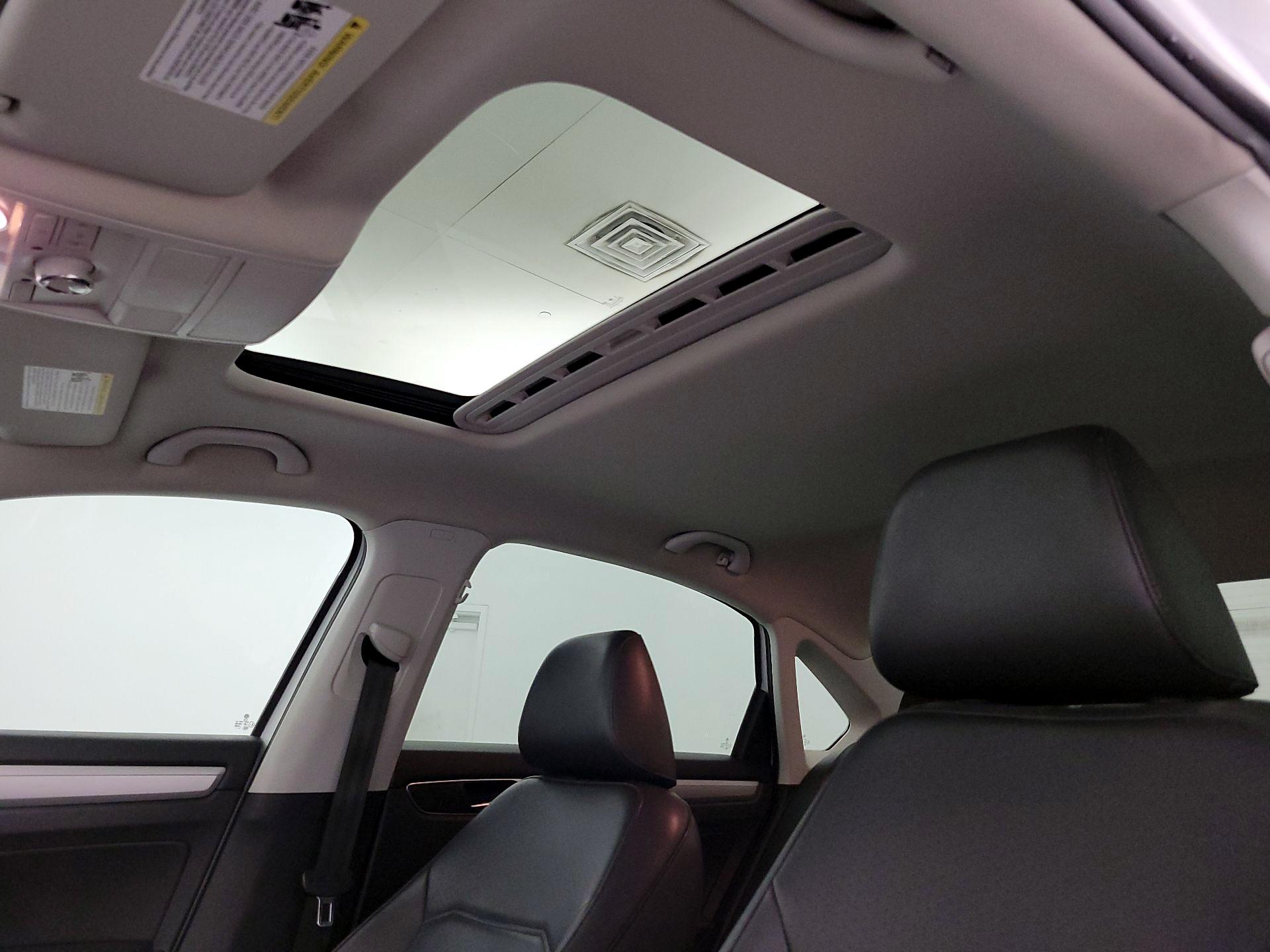 Thumbnail: 2019 Volkswagen Passat - 19