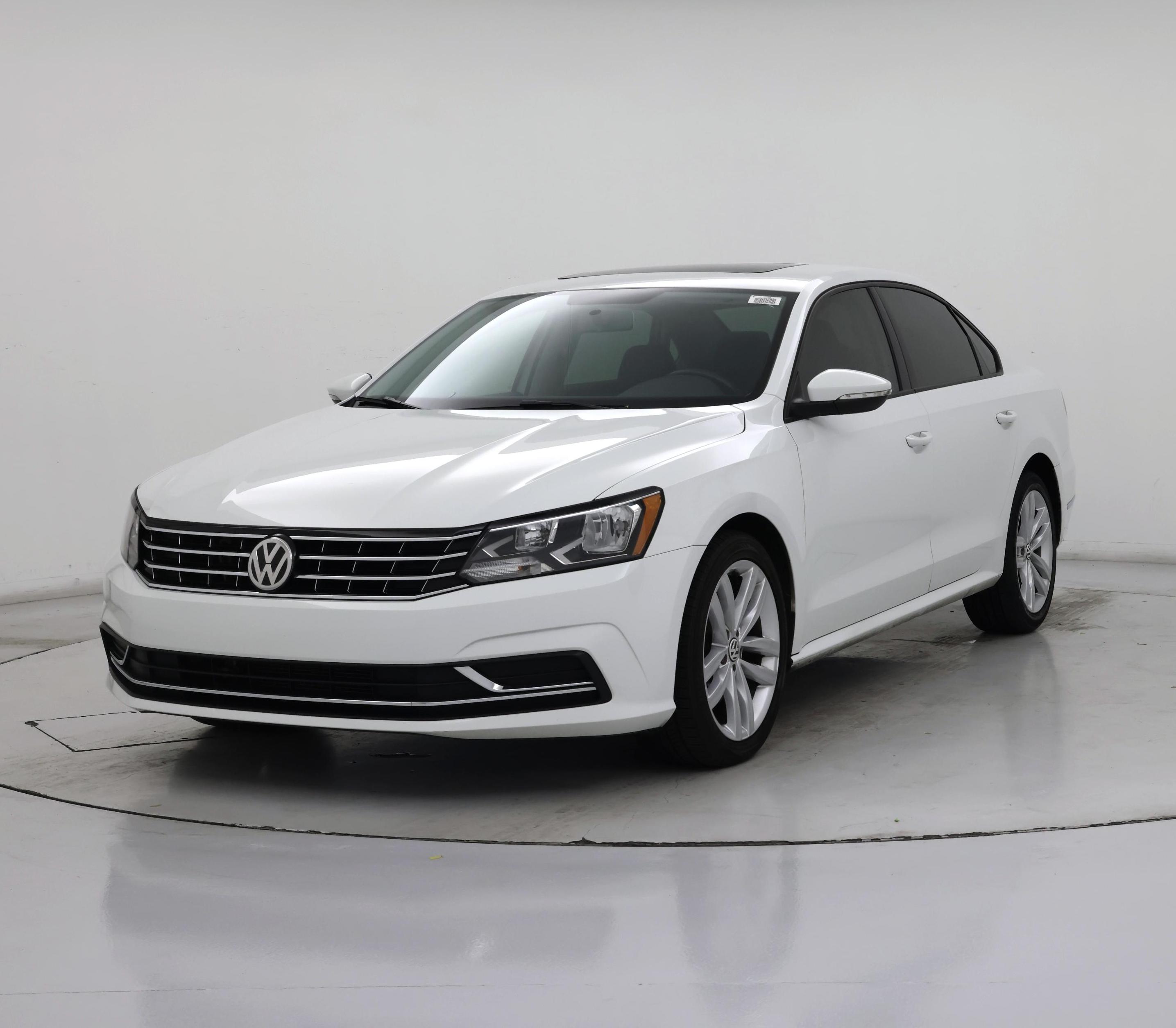 Thumbnail: 2019 Volkswagen Passat - 4