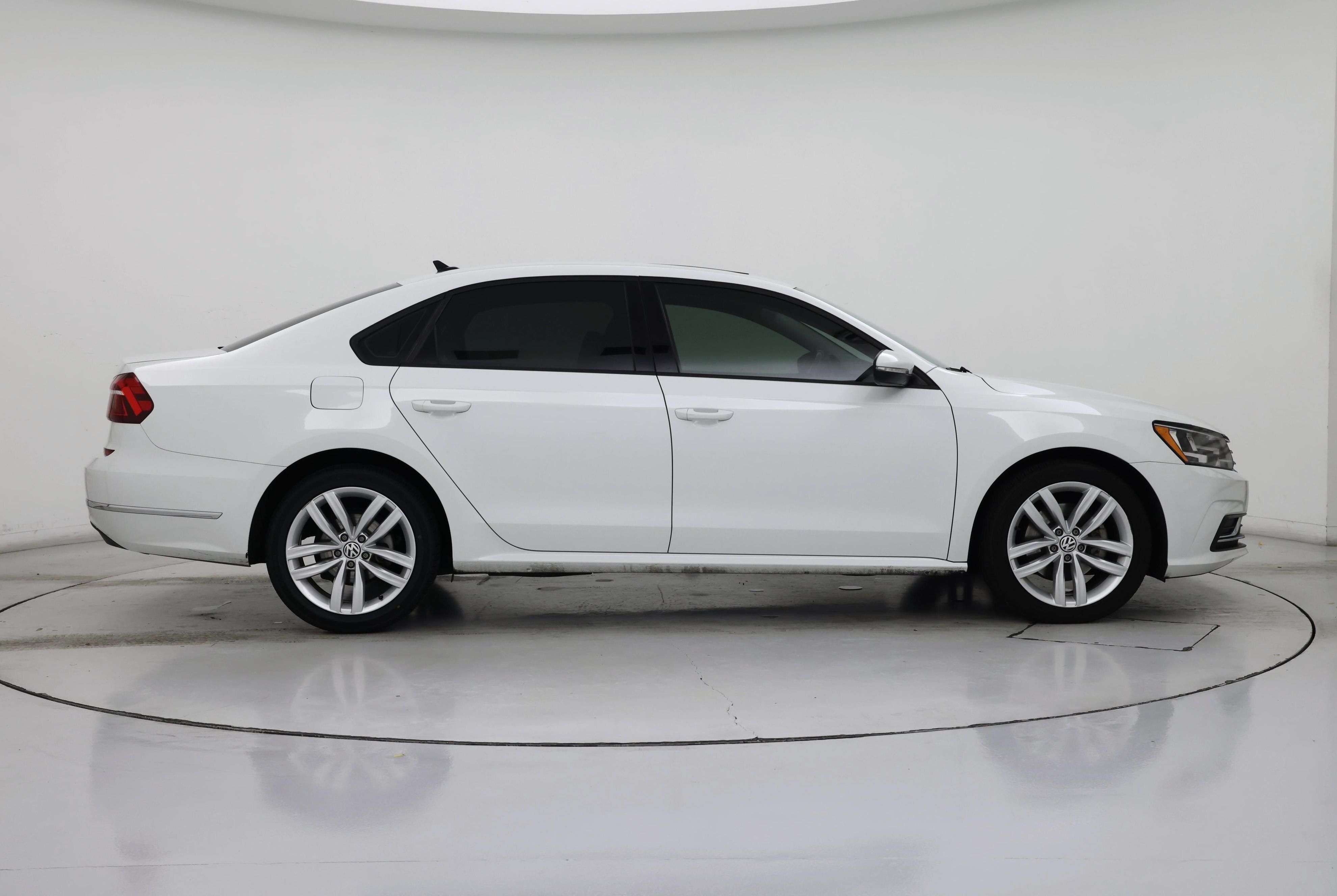 Thumbnail: 2019 Volkswagen Passat - 7