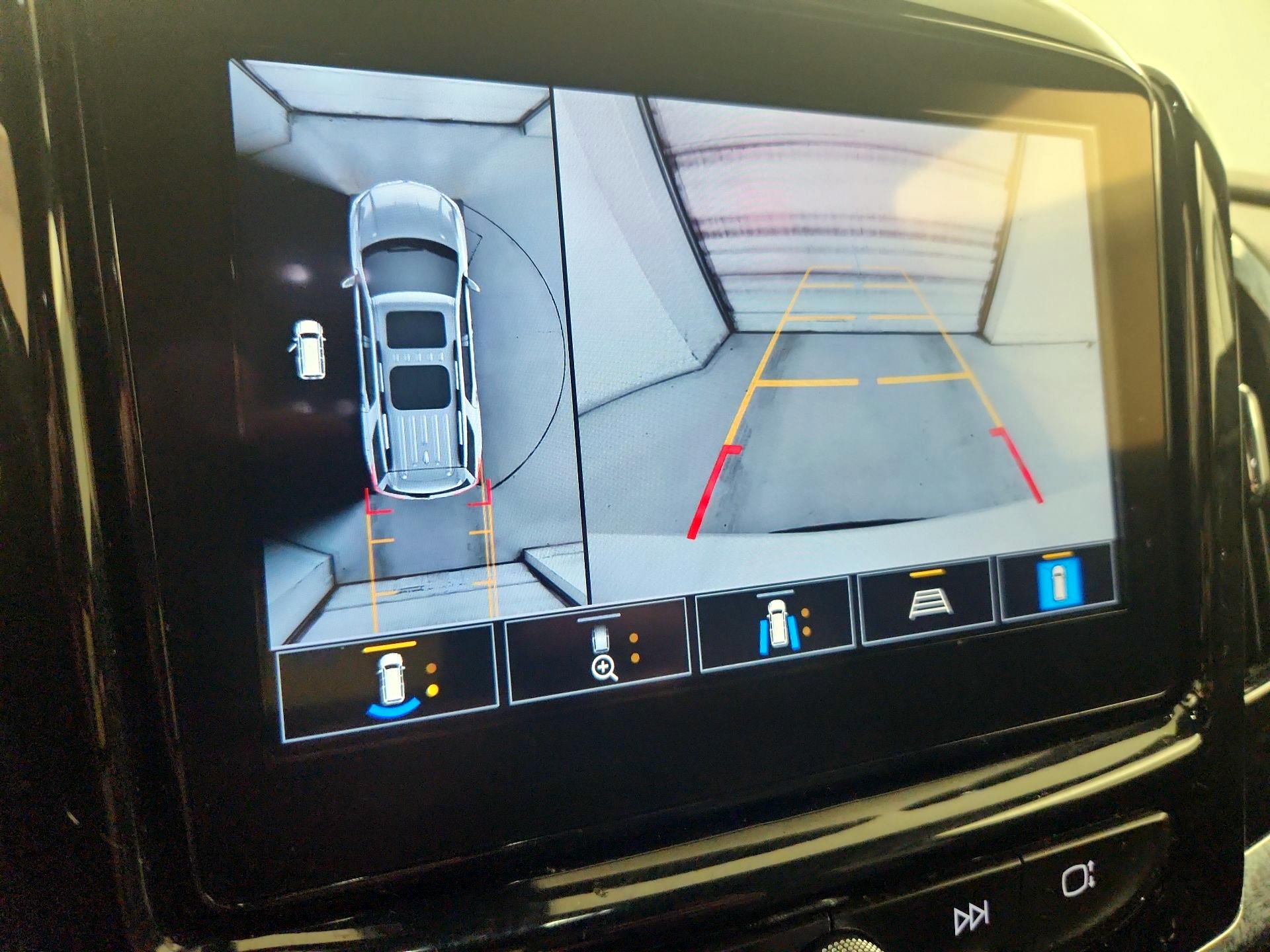 Thumbnail: 2023 Chevrolet Traverse - 14