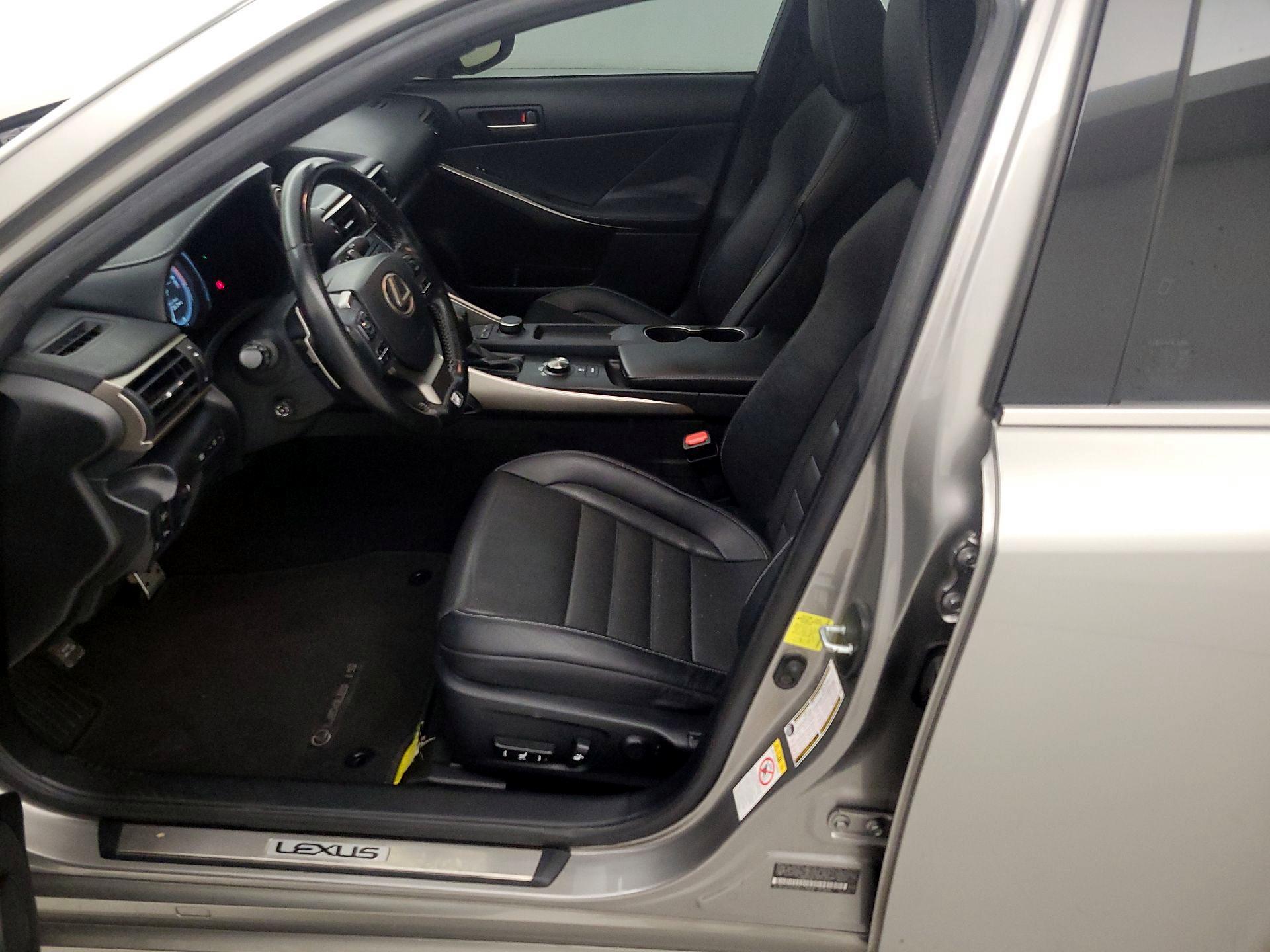 Thumbnail: 2018 Lexus IS - 11