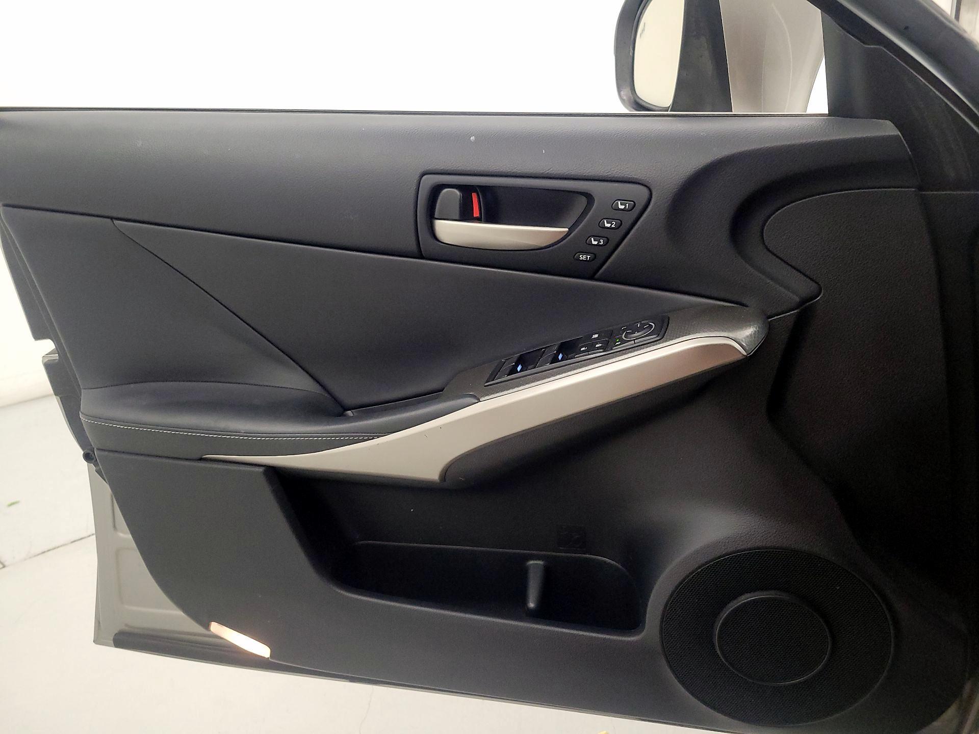 Thumbnail: 2018 Lexus IS - 12