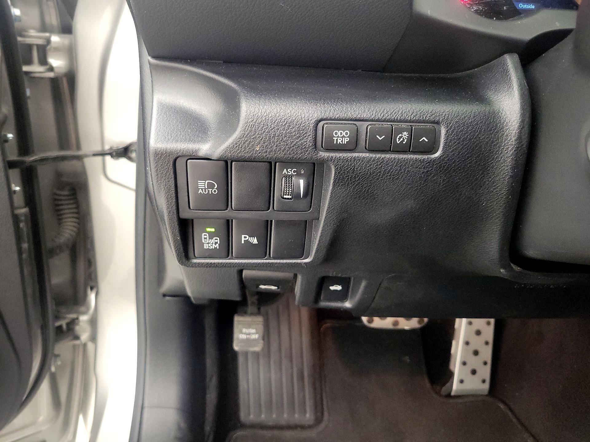 Thumbnail: 2018 Lexus IS - 13