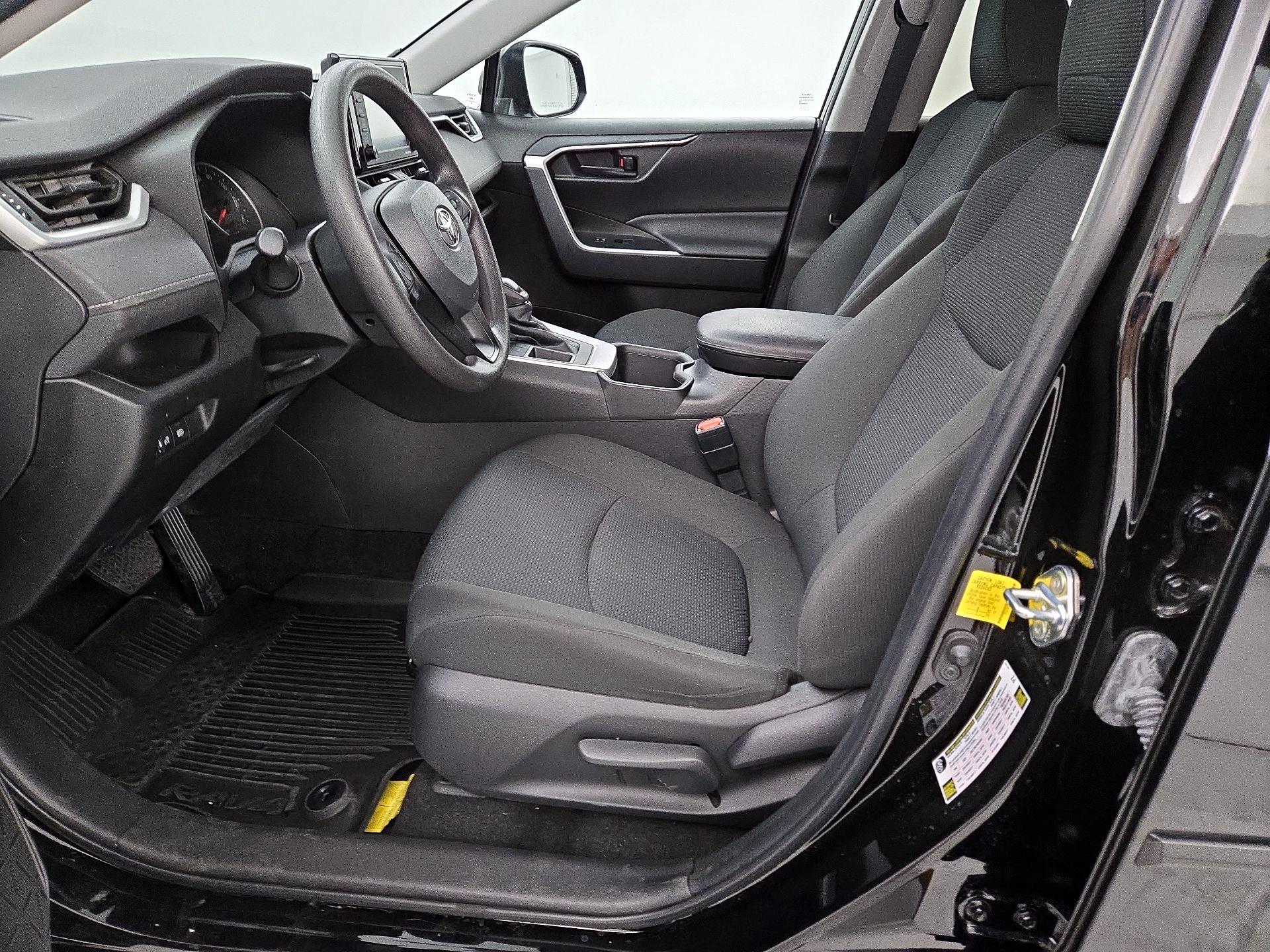 Thumbnail: 2022 Toyota RAV4 - 11