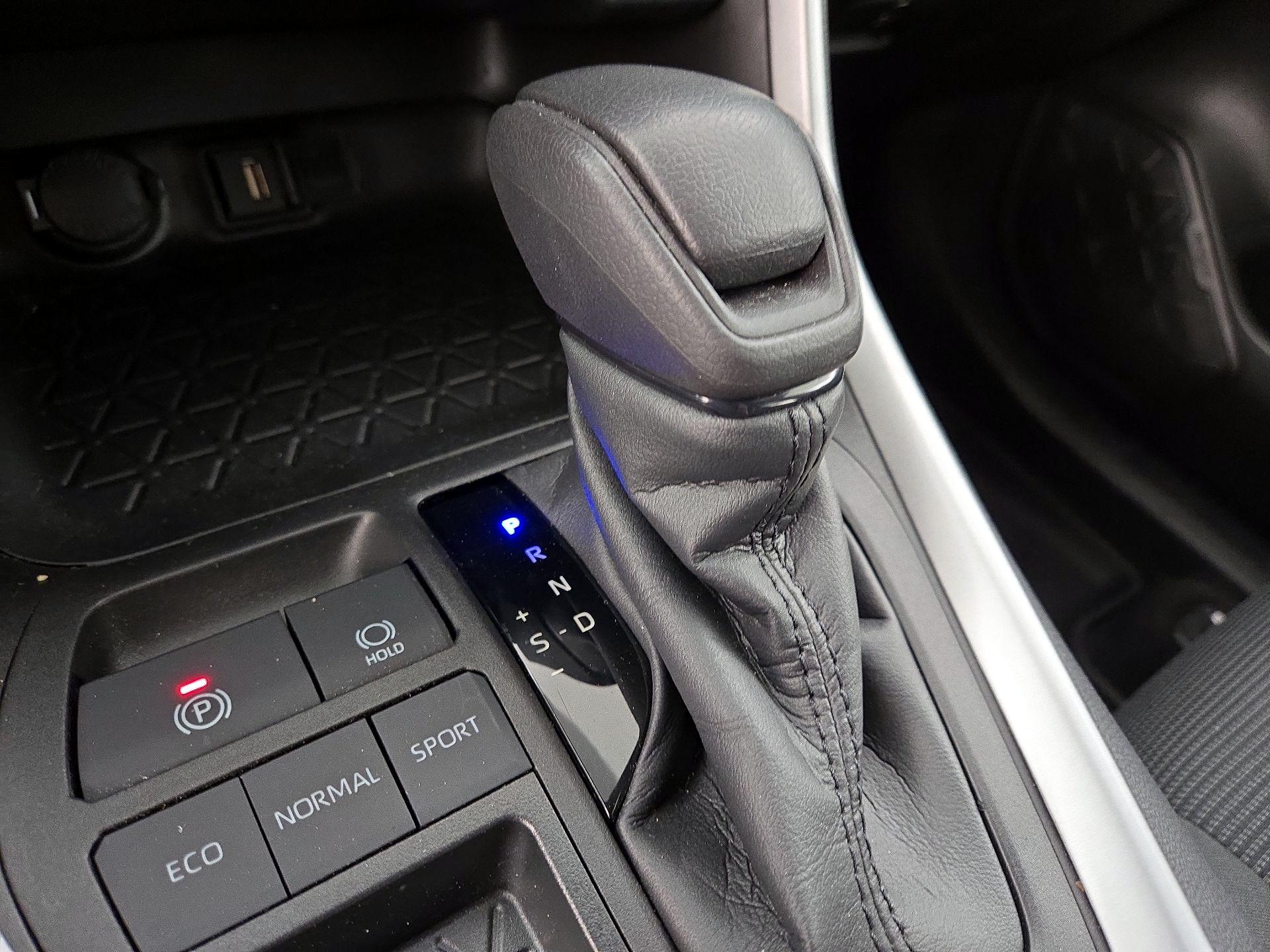 Thumbnail: 2022 Toyota RAV4 - 17