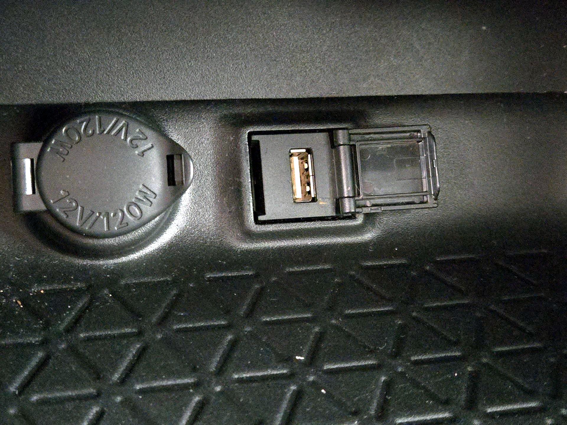 Thumbnail: 2022 Toyota RAV4 - 18