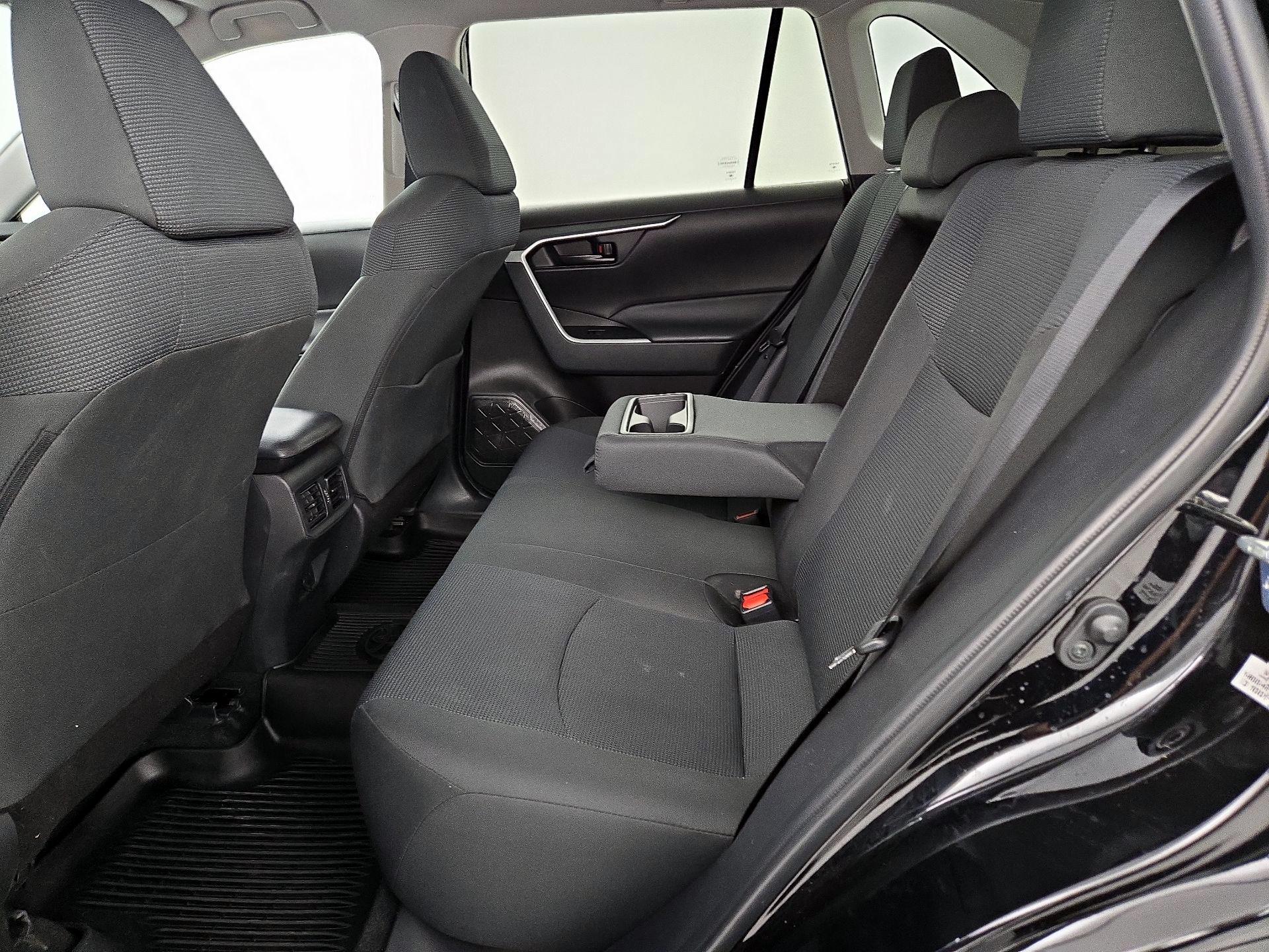 Thumbnail: 2022 Toyota RAV4 - 19