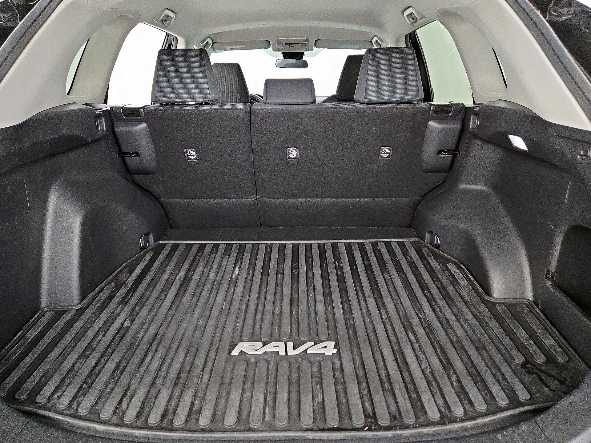 Thumbnail: 2022 Toyota RAV4 - 20