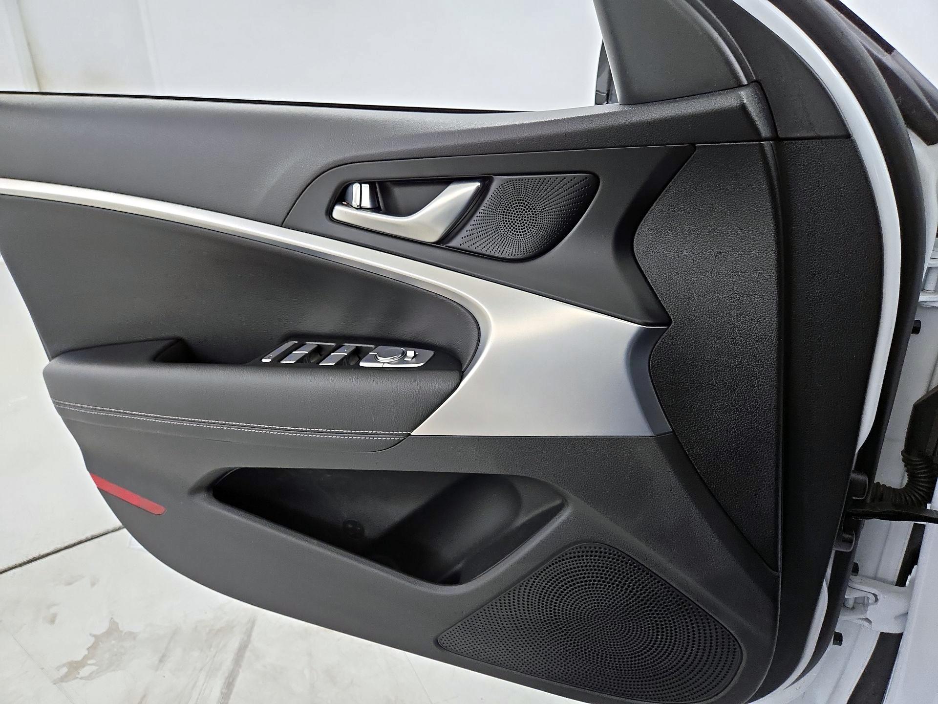 Thumbnail: 2024 Genesis G70 - 12