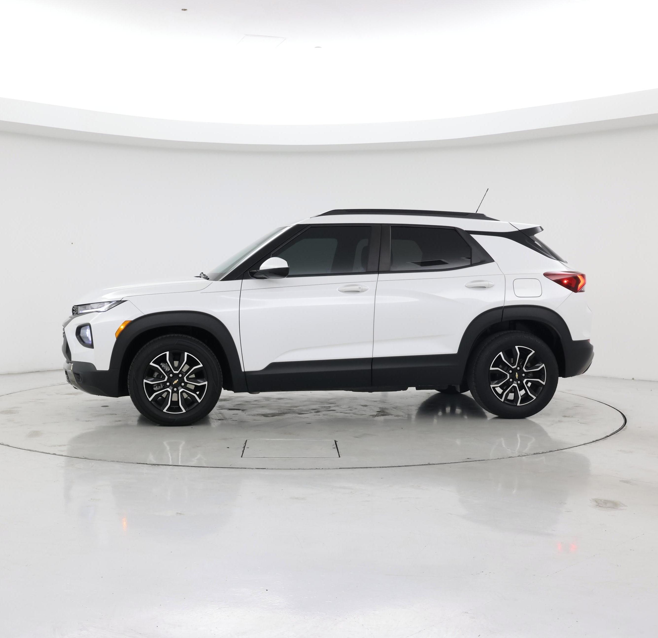 Thumbnail: 2023 Chevrolet TrailBlazer - 3