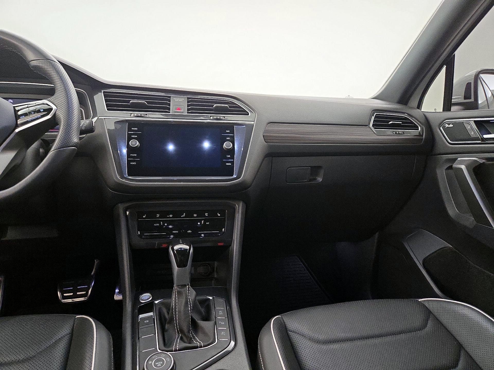 Thumbnail: 2023 Volkswagen Tiguan - 9