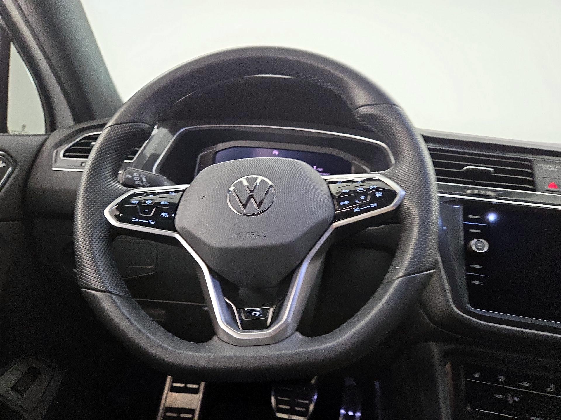 Thumbnail: 2023 Volkswagen Tiguan - 10