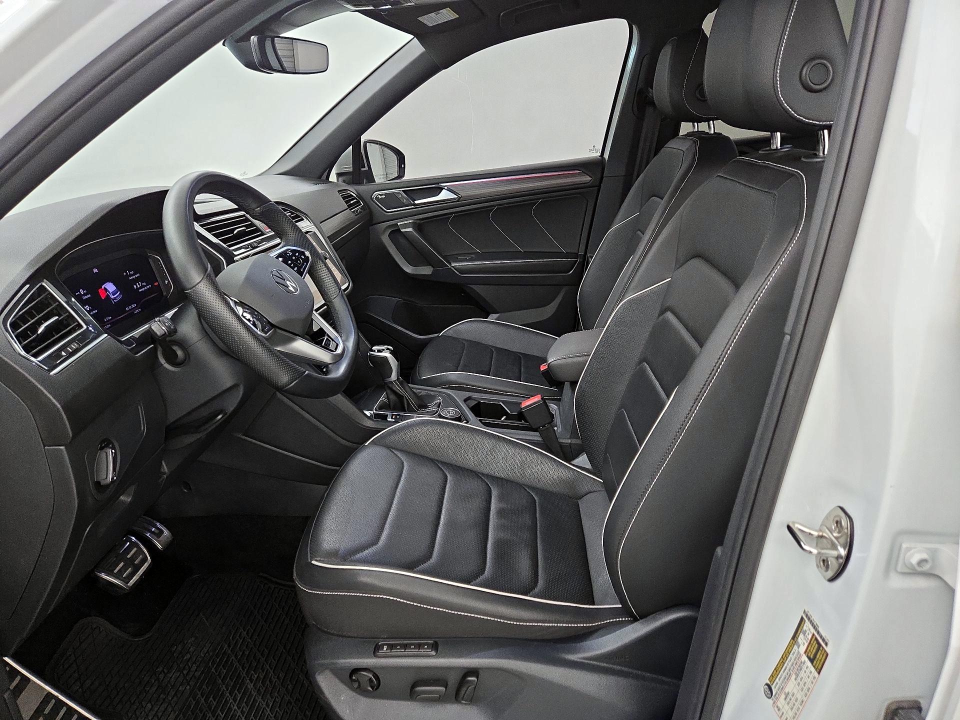 Thumbnail: 2023 Volkswagen Tiguan - 11