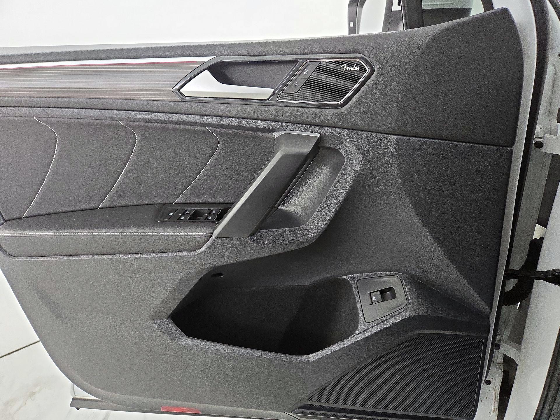 Thumbnail: 2023 Volkswagen Tiguan - 12