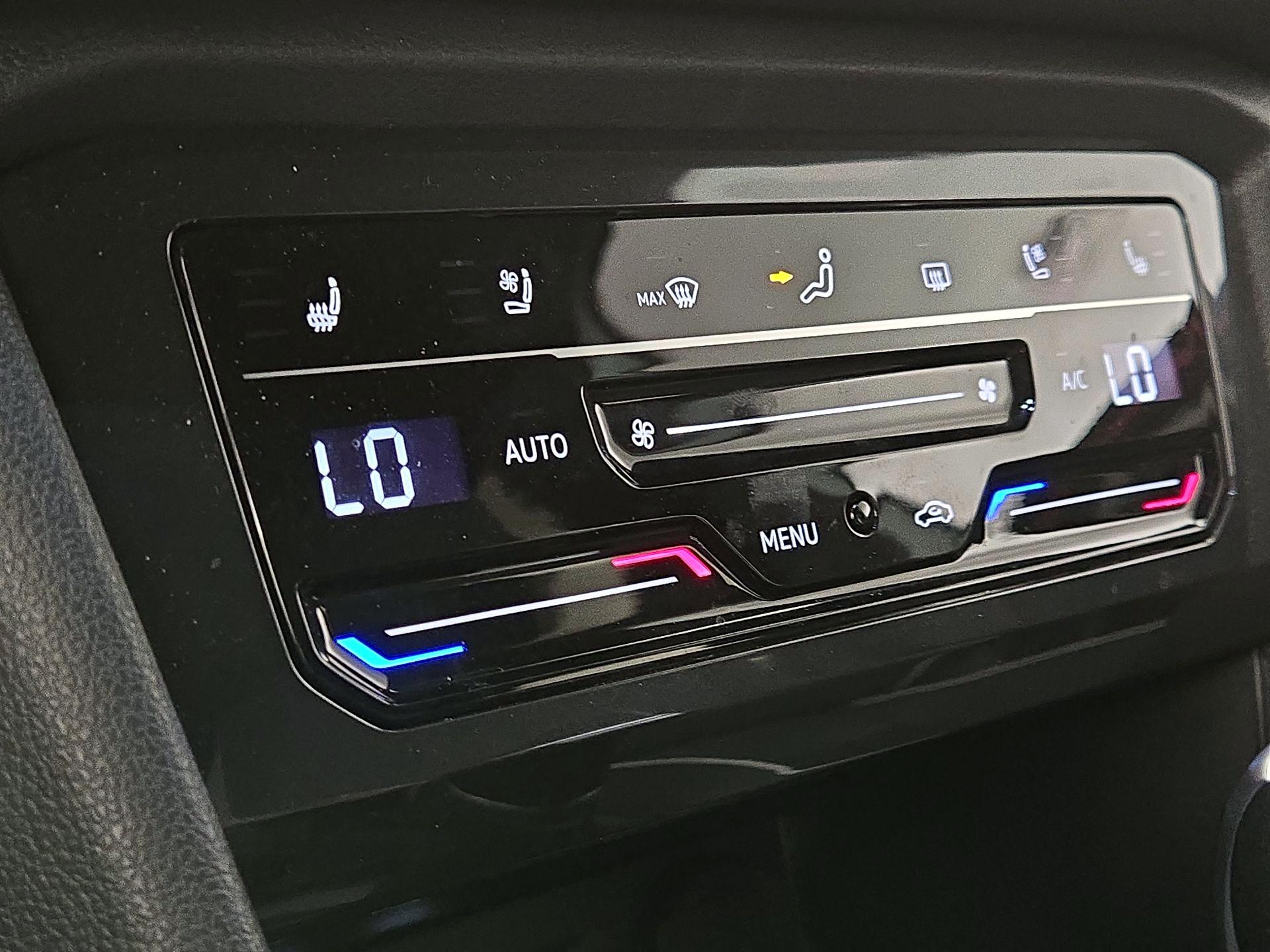 Thumbnail: 2023 Volkswagen Tiguan - 17